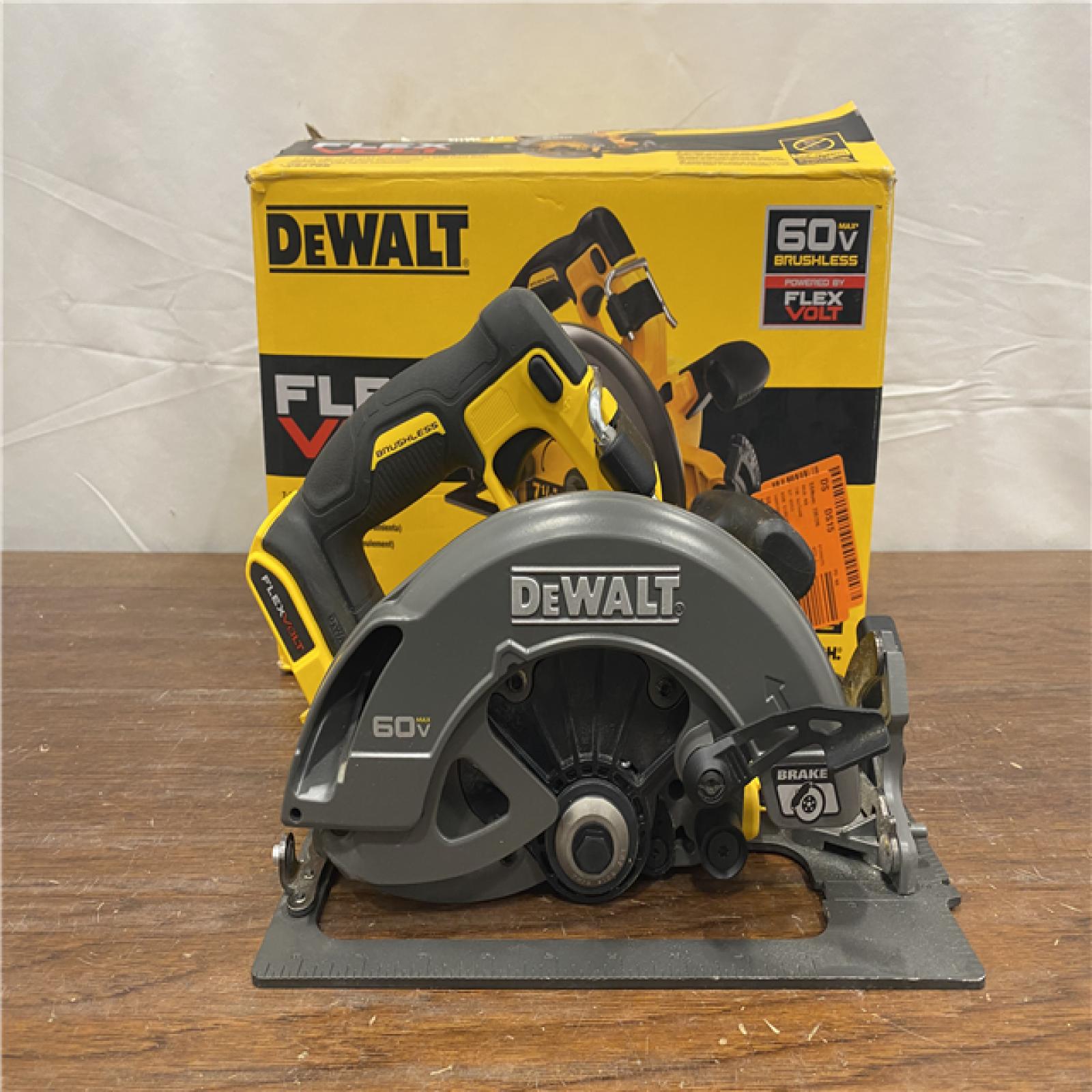 AS-IS DeWALT Flexvolt Max 7-1/4  60V Brushless Circular Saw DCS578B