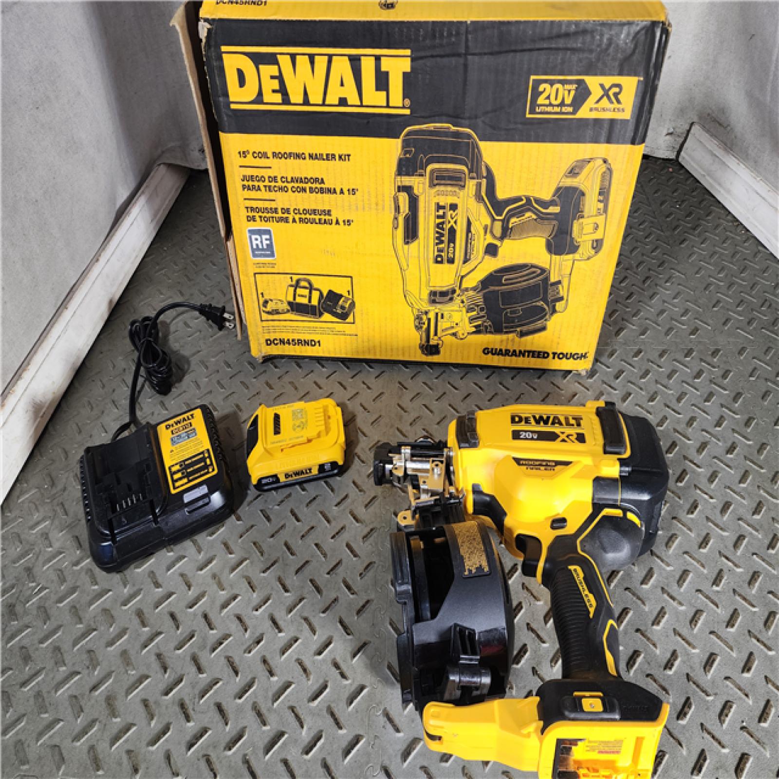 HOUSTON LOCATION - AS-IS DEWALT 2007898 Roofing Nailer Cordless (NO BAG)