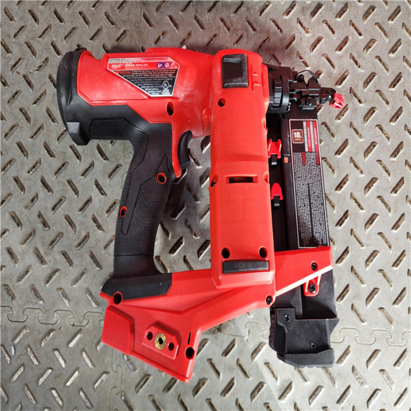 HOUSTON LOCATION - AS-IS Milwaukee M18 Fuel 18V Brushless 18-Gauge Brad Nailer 2746-20 (Bare Tool)