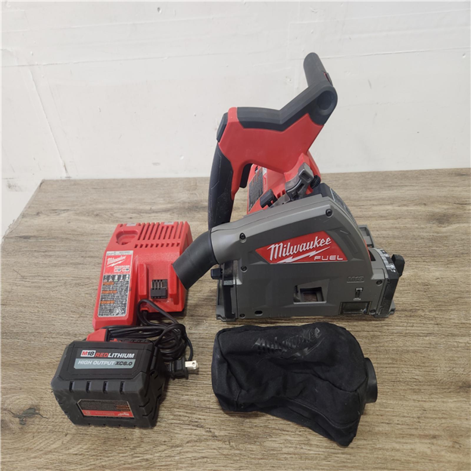 Phoenix Location Milwaukee M18 FUEL 18V Lithium-Ion Brushless Cordless 6-1/2 in. Plunge Track Saw PACKOUT Kit with One 6.0 Ah Battery 2831-22