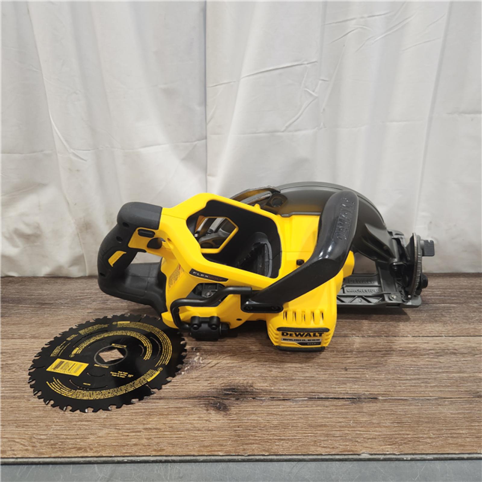 AS IS DEWALT FLEXVOLT 60V MAX Cordless Brushless 7-1/4 in. Wormdrive Style Circular Saw (Tool Only)