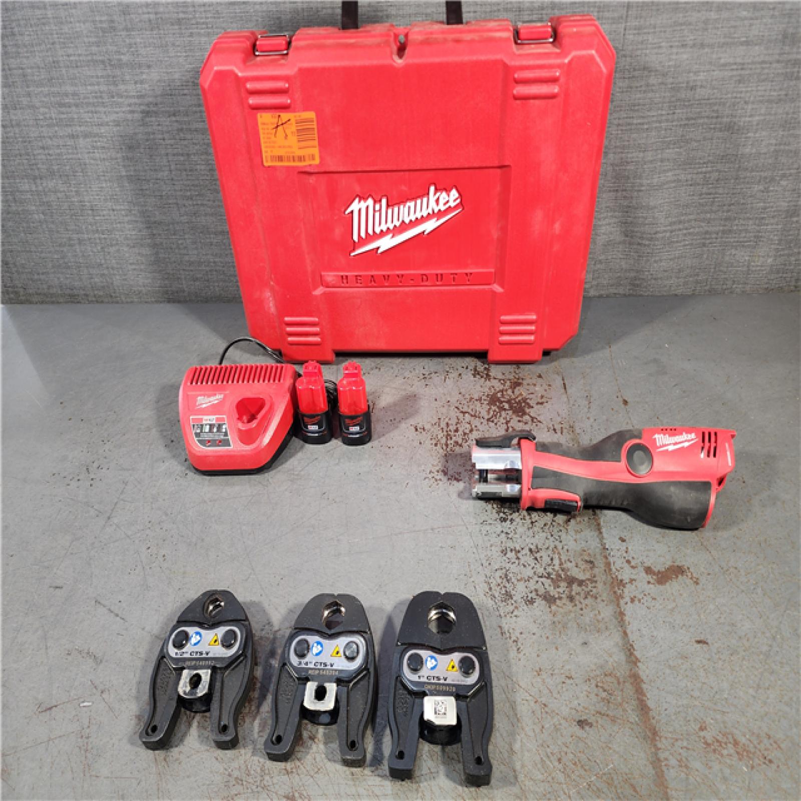 HOUSTON LOCATION - AS-IS Milwaukee M12 Force Logic Press Tool 1/2 in. to 1 in. Kit