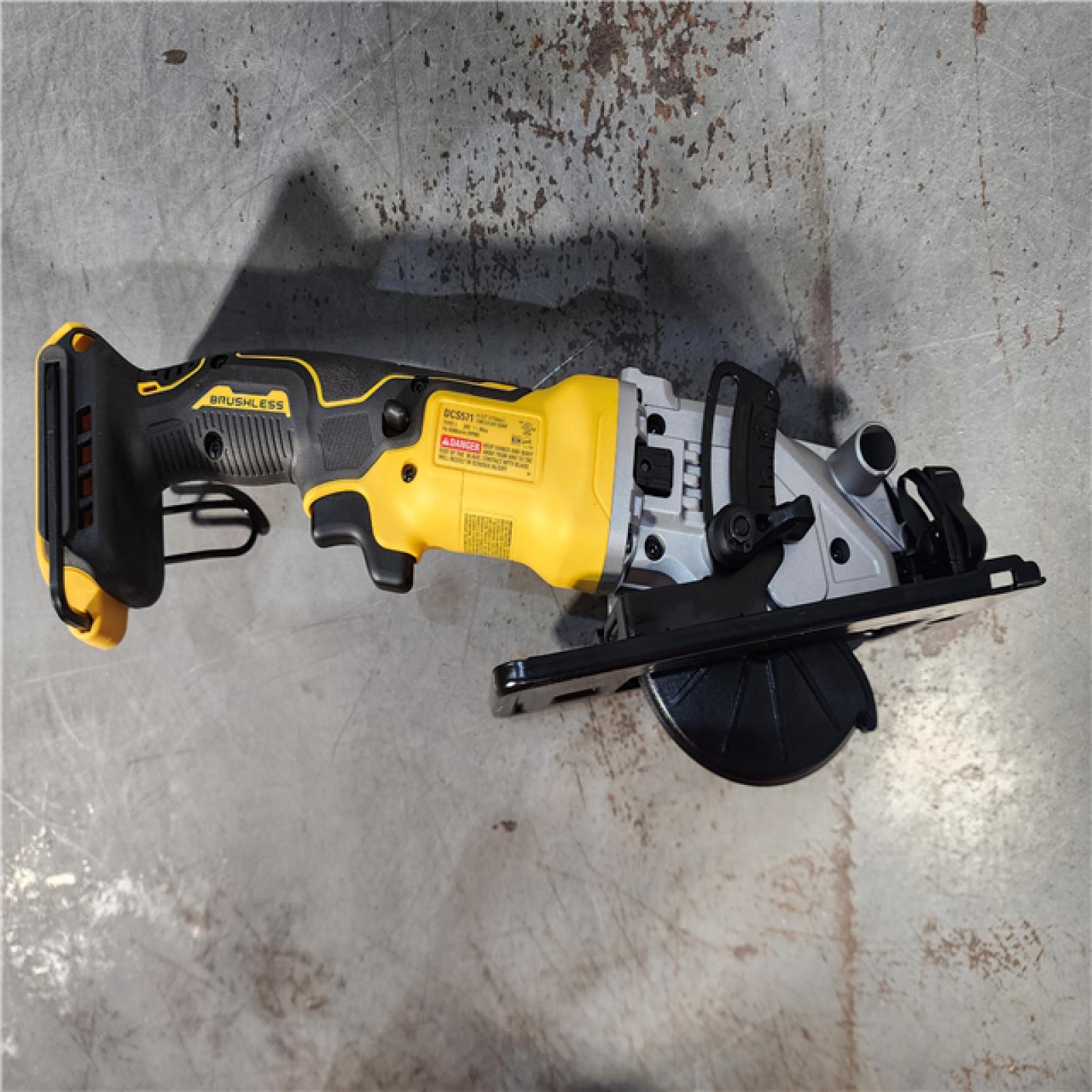 HOUSTON LOCATION - AS-IS DEWALT ATOMIC 20V MAX Cordless Brushless 4-1/2 in. Circular Saw (Tool Only)