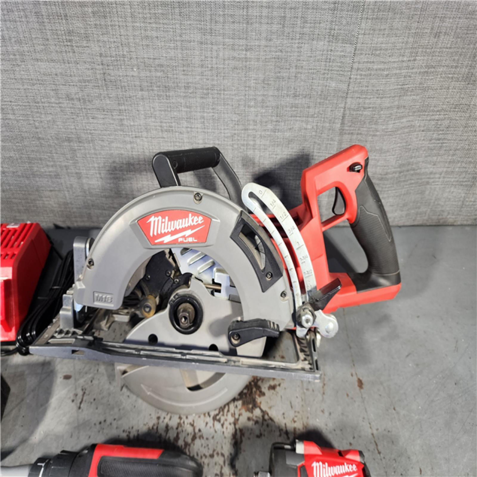 HOUSTON LOCATION - AS-IS MILWAUKEE 4 TOOL COMBO KIT W/ (2) BATTERY & CHARGER