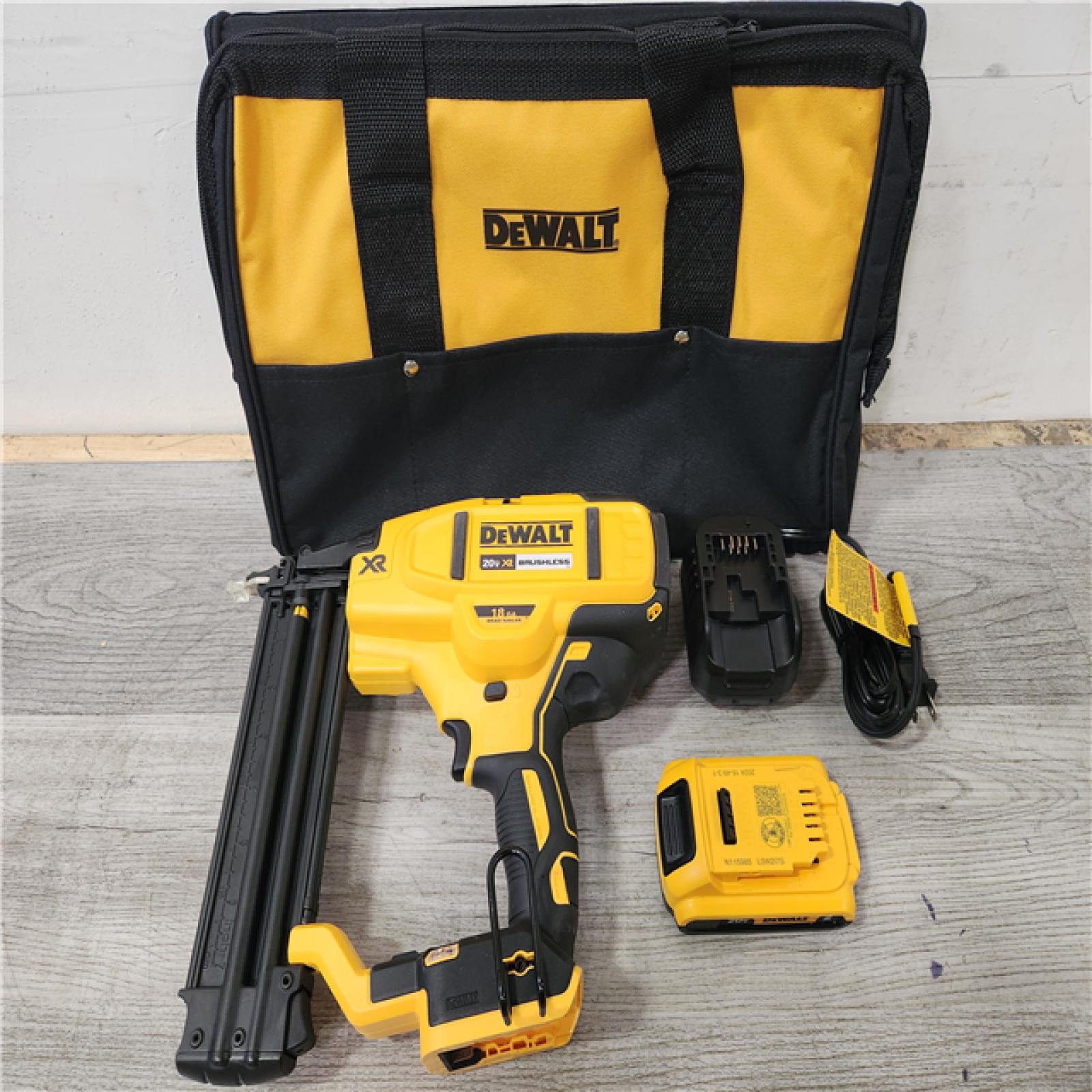 Phoenix Location DEWALT 20V MAX XR Lithium-Ion 18-Gauge Electric Cordless Brad Nailer Kit