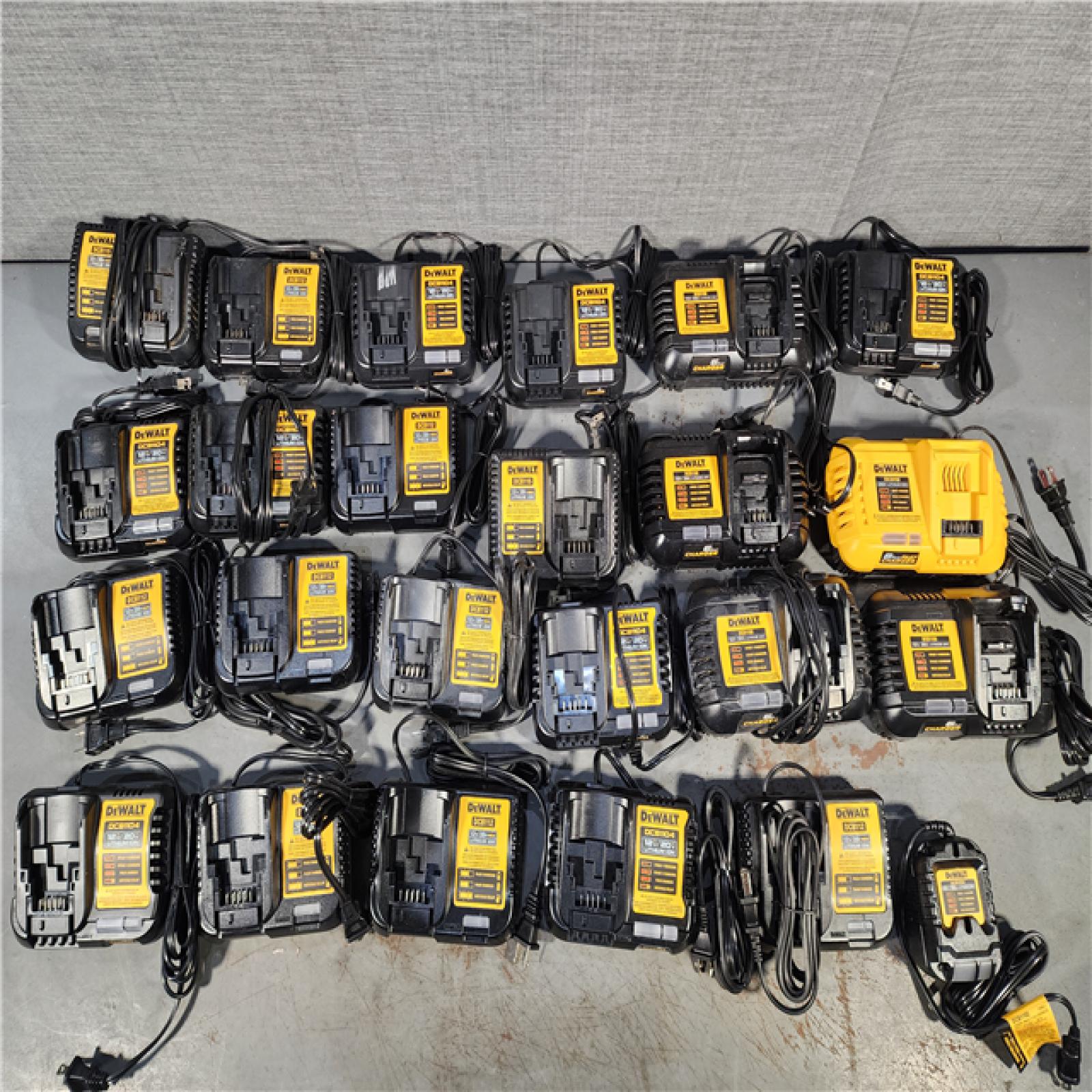 HOUSTON LOCATION - AS-IS DEWALT BATTERY CHARGER PACK QTY - 24