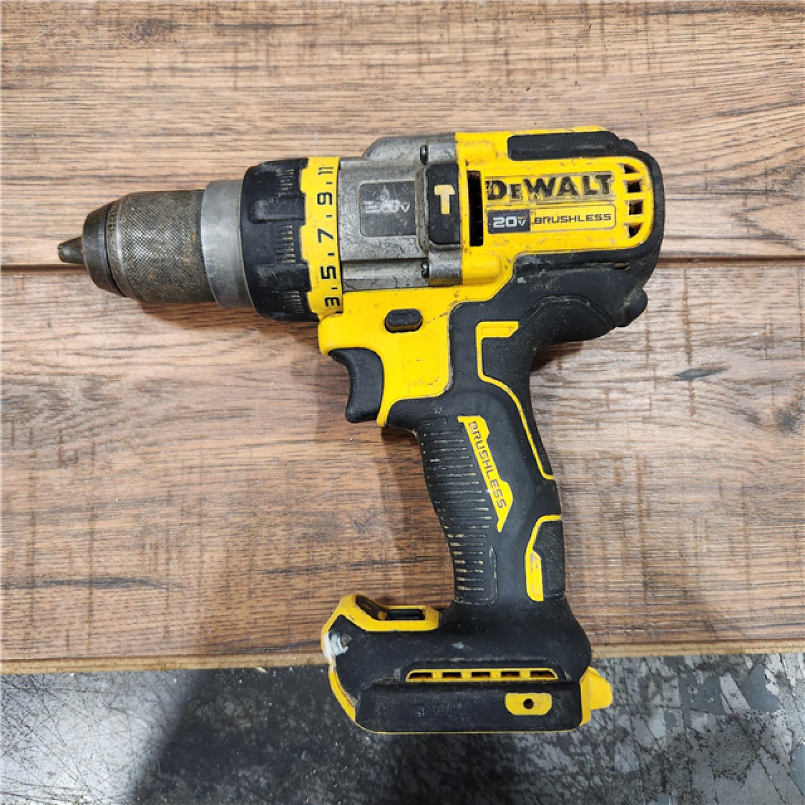 AS-IS Dewalt DCD999B 20V MAX Flexvolt 1/2  Cordless Hammer Drill Bare Tool