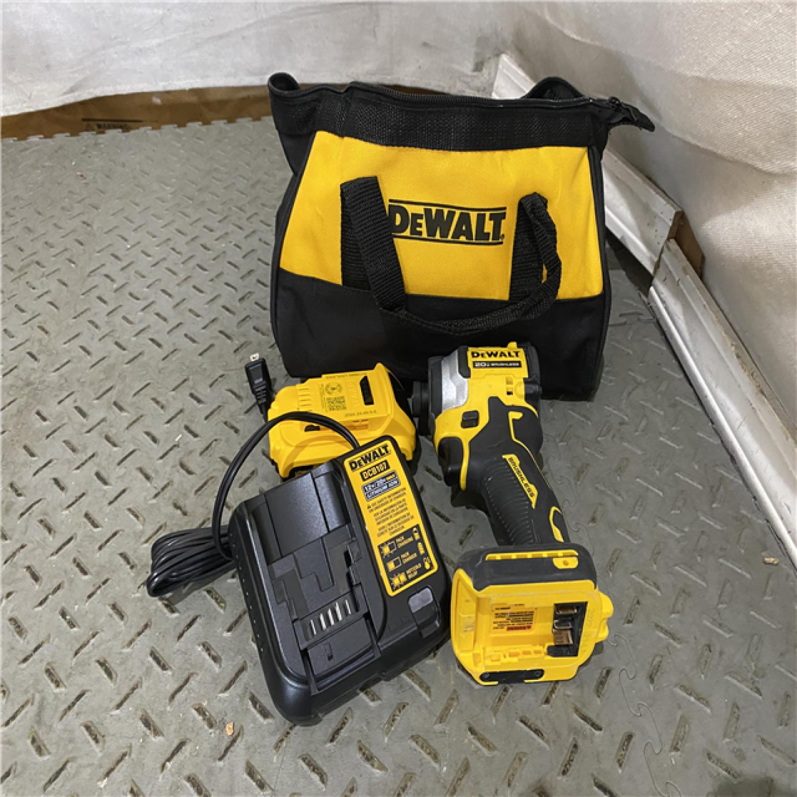 Houston location AS-IS DEWALT ATOMIC 20V MAX* Brushless Cordless Compact 1/4 in. Impact Driver Kit