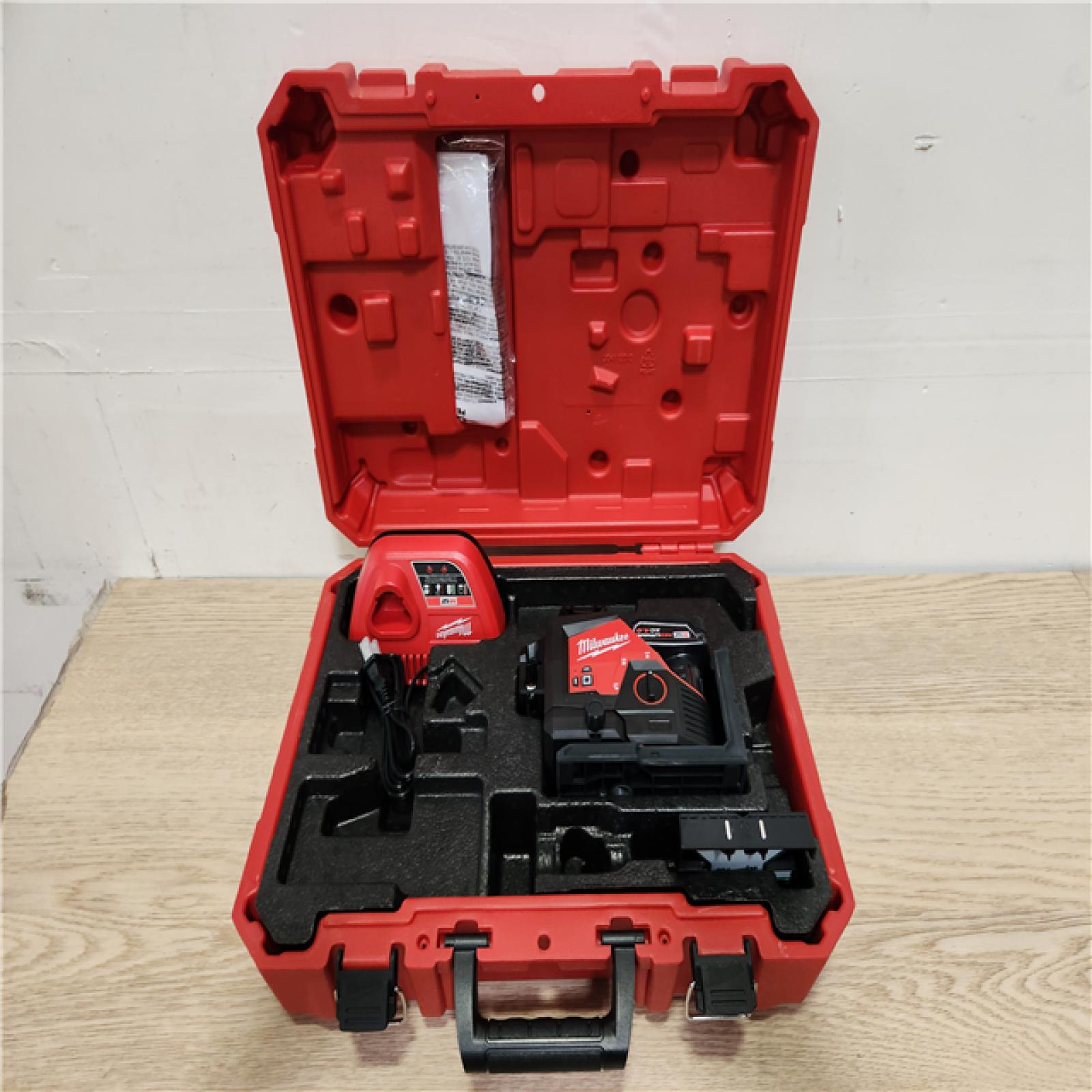 Phoenix Location NEW Milwaukee M12 12-Volt Lithium-Ion Cordless Green 250 ft. 3-Plane Laser Level Kit with One 4.0 Ah Battery, Charger and Case