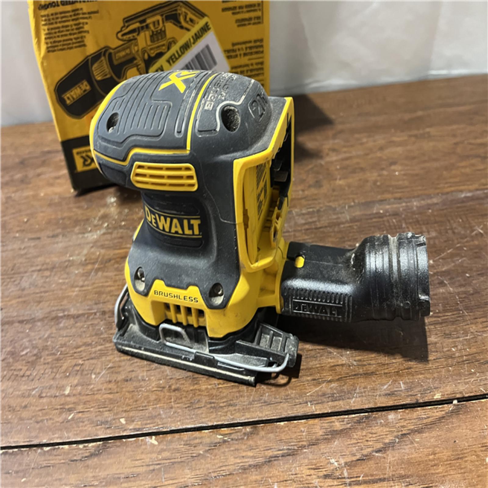 AS-ISDEWALT 20V MAX XR Brushless Cordless 1/4 Sheet Variable Speed Sander (Tool Only)