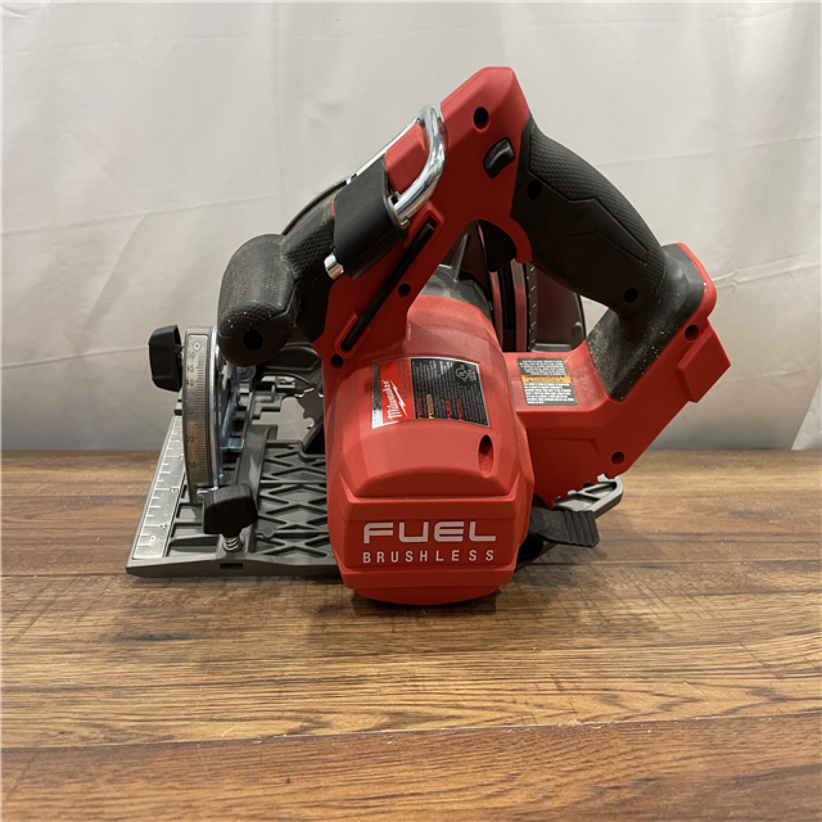 AS-IS Milwaukee M18 FUEL 18V Lithium-Ion Brushless Cordless 7-1/4 in. Circular Saw (Tool-Only)