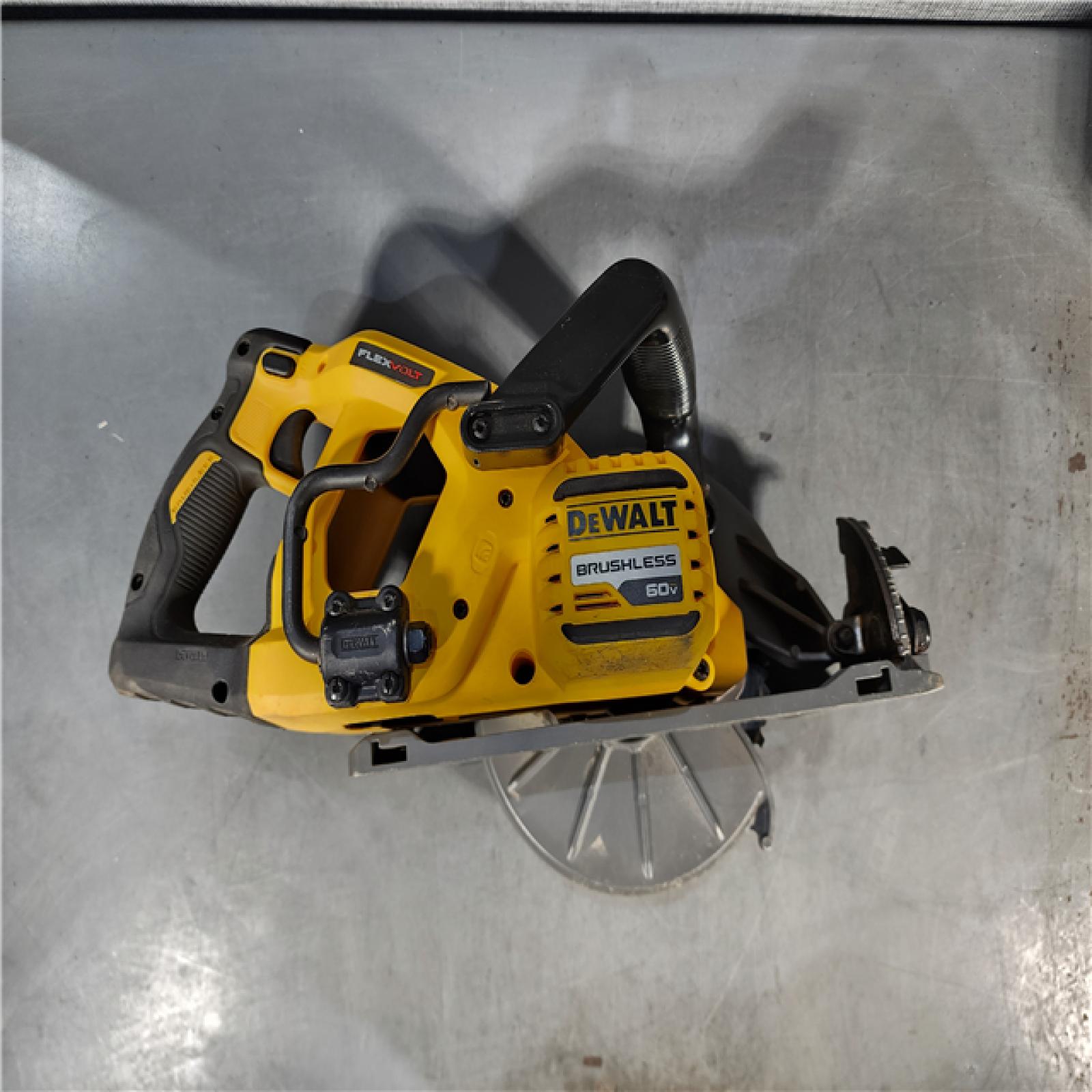 HOUSTON LOCATION - AS-IS DEWALT FLEXVOLT 60V MAX Cordless Brushless 7-1/4 in. Wormdrive Style Circular Saw (Tool Only)