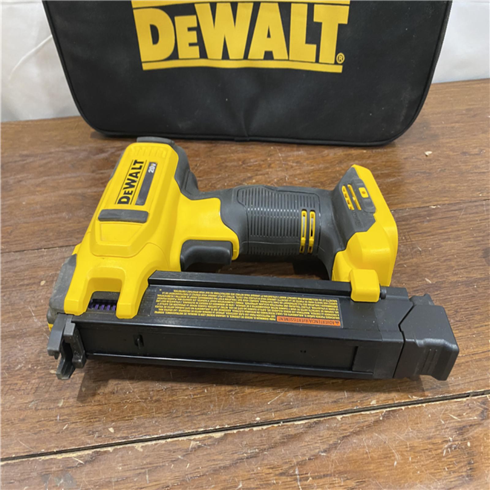 AS-ISDEWALT Cordless Cable Stapler KIT