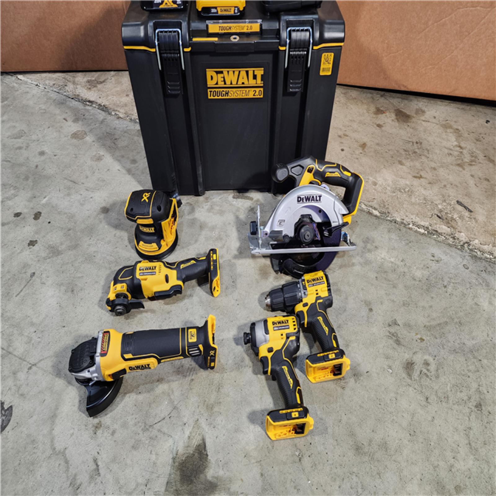 HOUSTON LOCATION - AS-IS (APPEARS LIKE NEW) Dewalt 20-Volt MAX ToughSystem Lithium-Ion 6-Tool Cordless Combo Kit