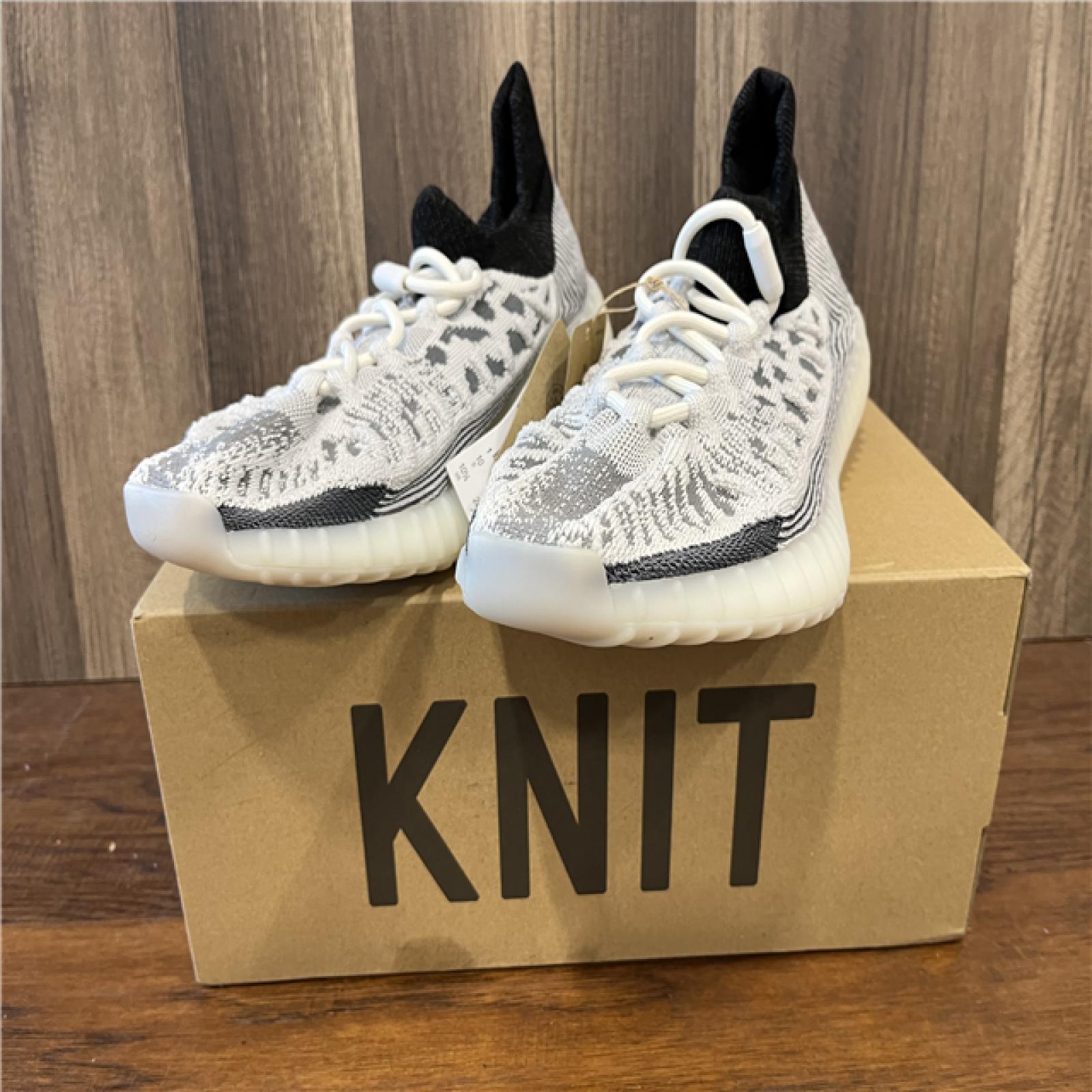 NEW! Adidas Yeezy Boost 350 V2 Panda - Size 10.5