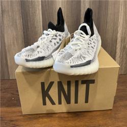 NEW! Adidas Yeezy Boost 350 V2 Panda - Size 10.5