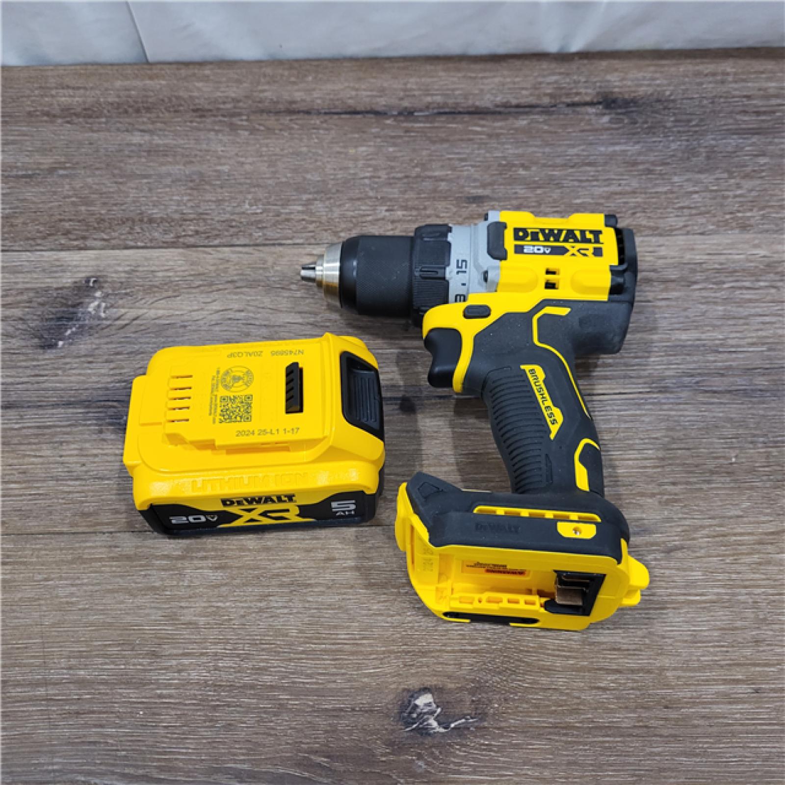 AS-IS DEWALT 20V MAX XR Brushless Cordless 1/2 Drill/Driver Kit