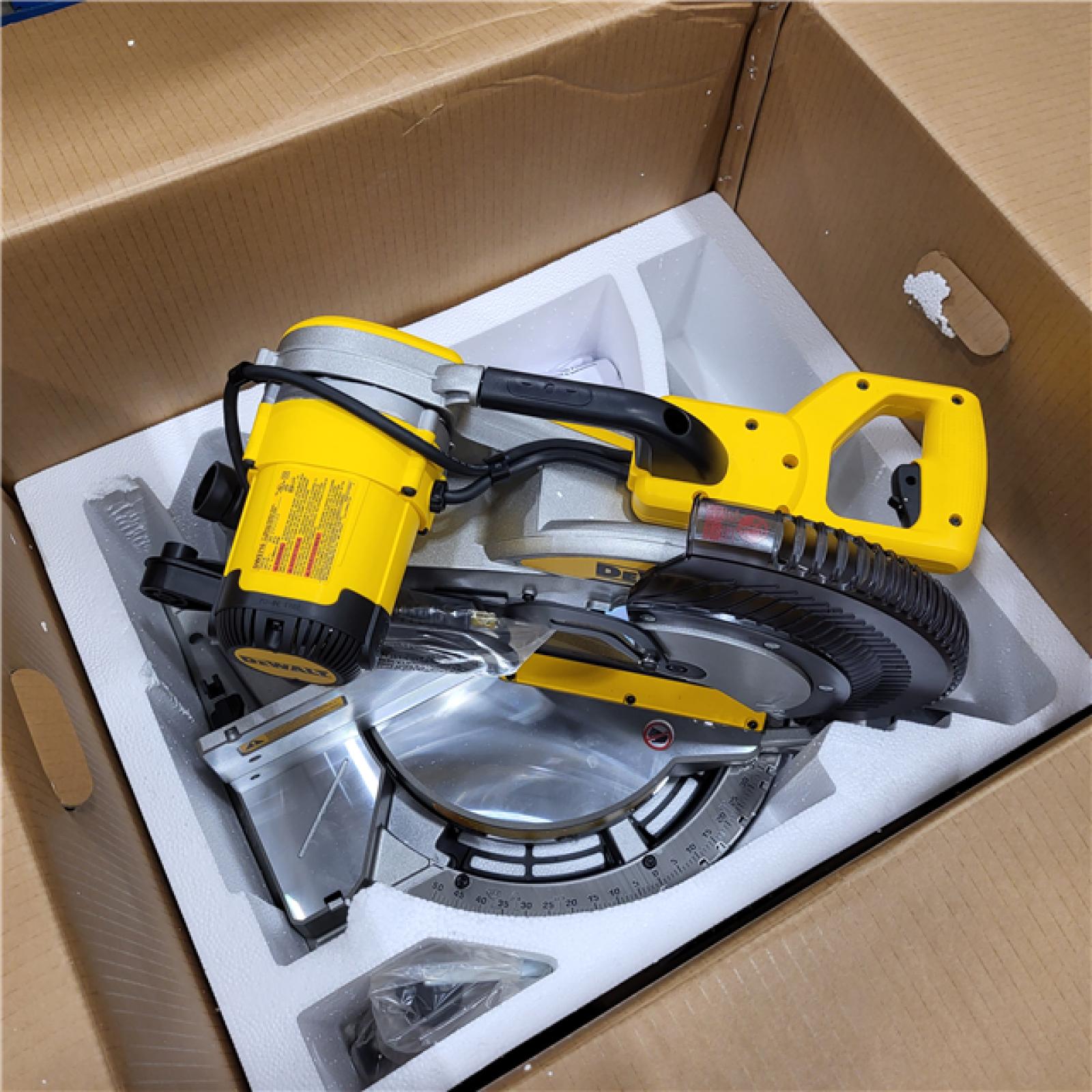 DeWalt 15 Amp Corded 12 in. Compound Double Bevel Miter Saw APPEAR A NEW CONDITION!