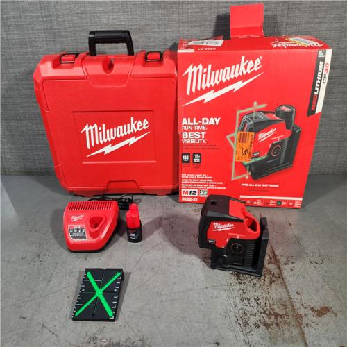 HOUSTON LOCATION - AS-IS (APPEARS LIKE NEW) Milwaukee Green 125 Ft. Cross Line and Plumb Points Laser Level Kit