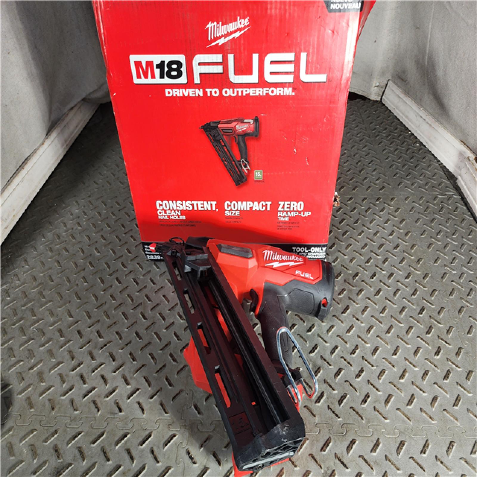 HOUSTON LOCATION - AS-IS Milwaukee 2839-20 M18 FUEL 15 Ga. 18 Volt Brushless Angled Finish Nailer (TOOL ONLY)