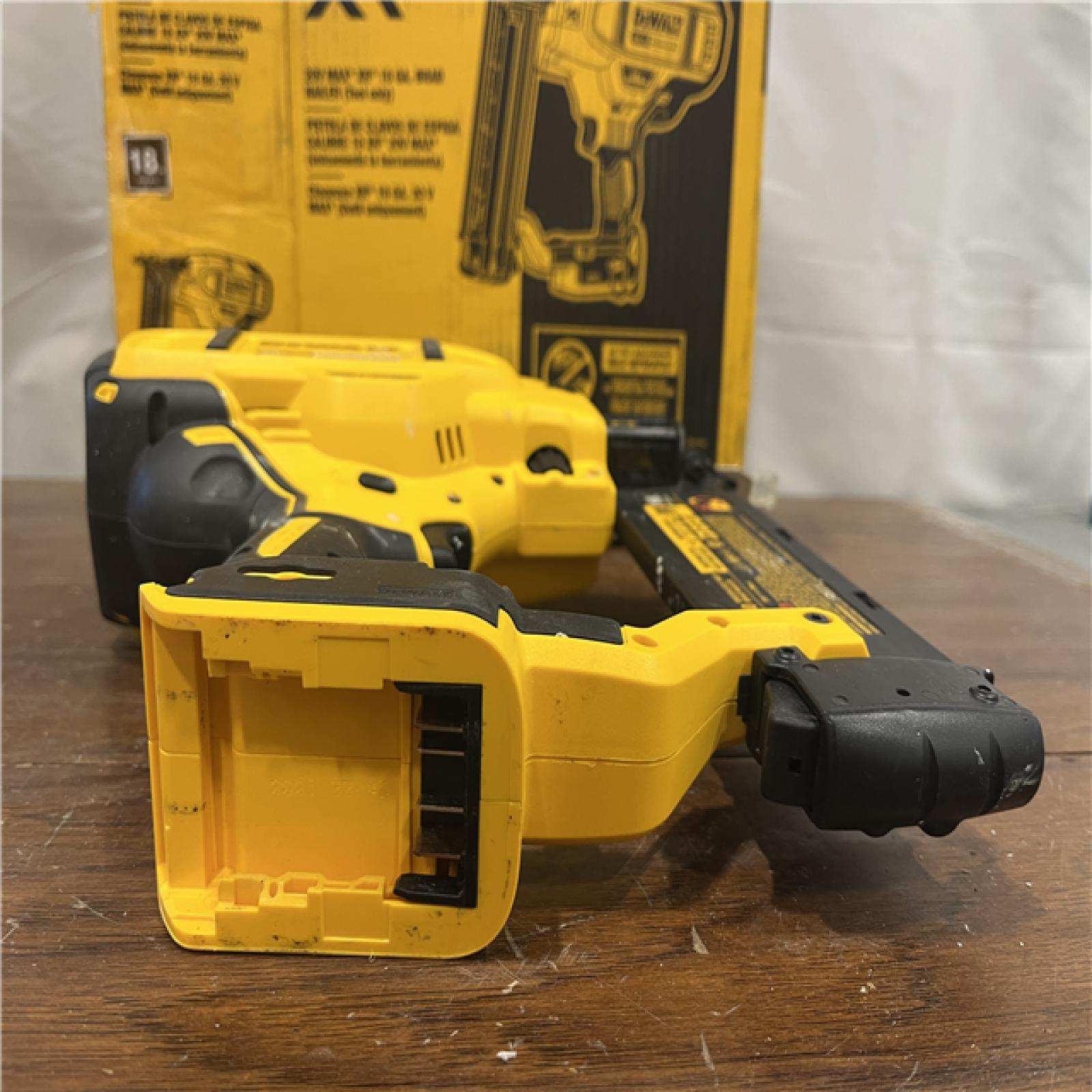 AS-ISDeWalt 20V MAX XR Lithium-Ion Electric Cordless 18-Gauge Brad Nailer (Tool Only)