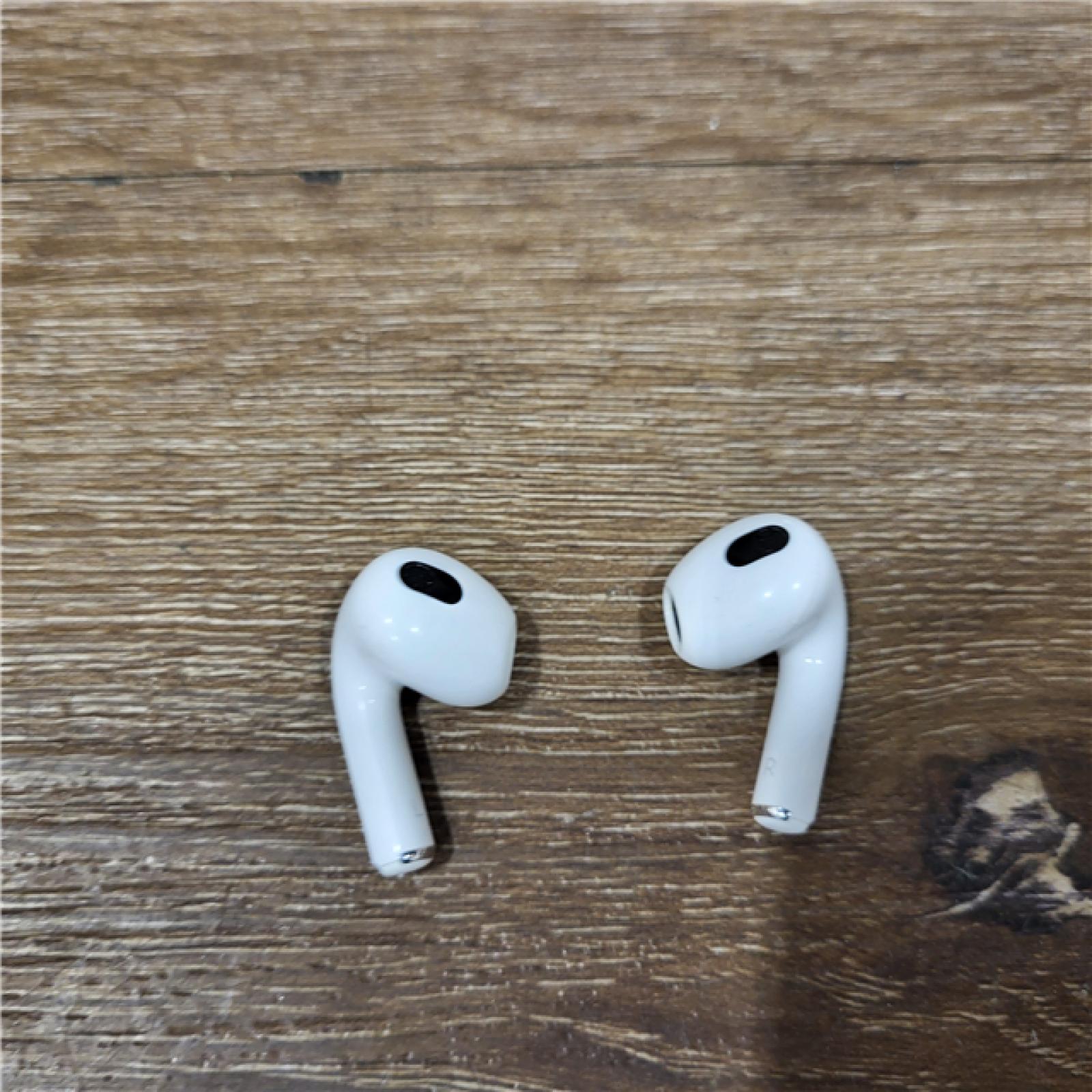 AS-IS Apple - AirPods (3rd generation) with Lightning Charging Case - White