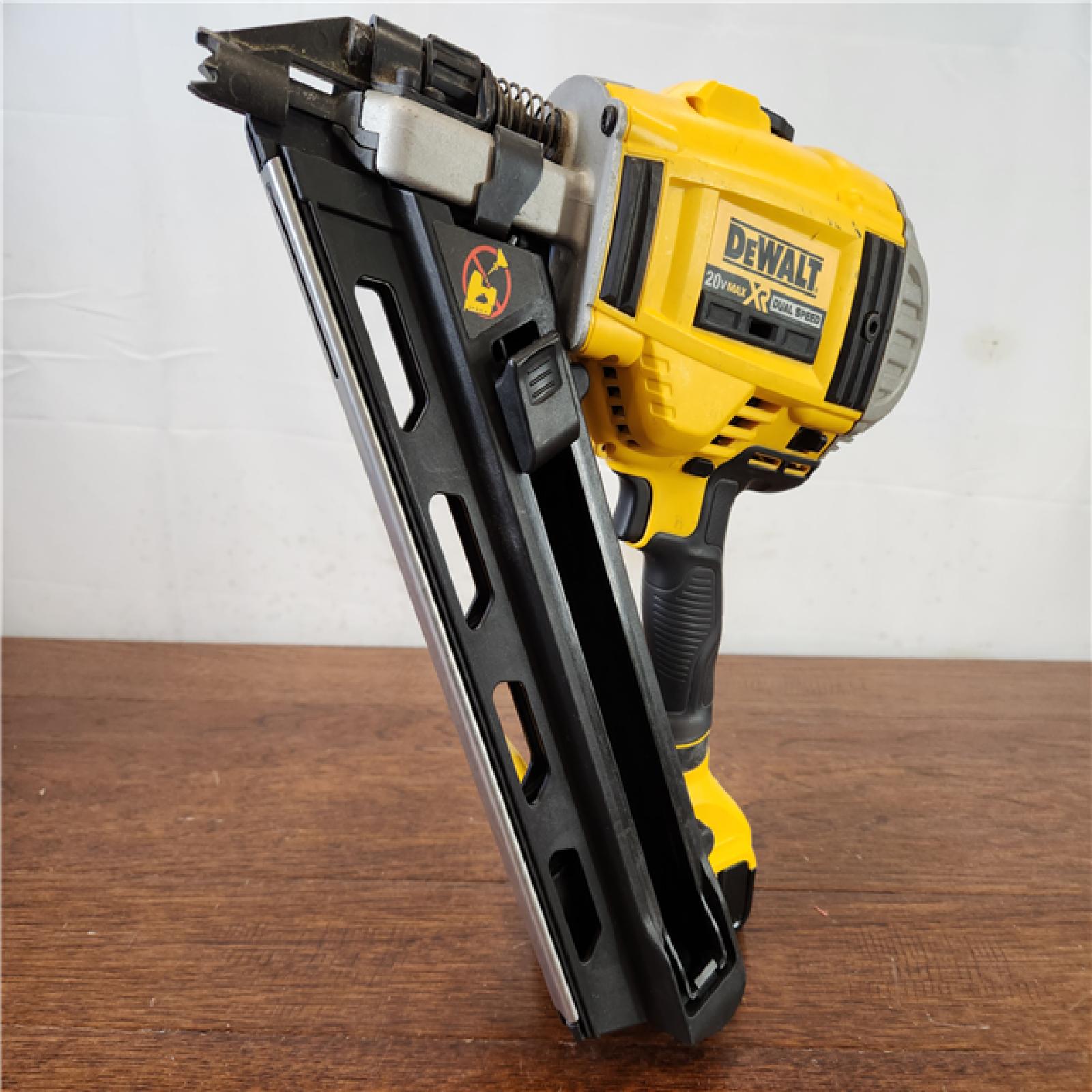 AS-IS DeWalt 20V MAX Cordless Brushless 2-Speed 30° Paper Collated Framing Nailer Kit