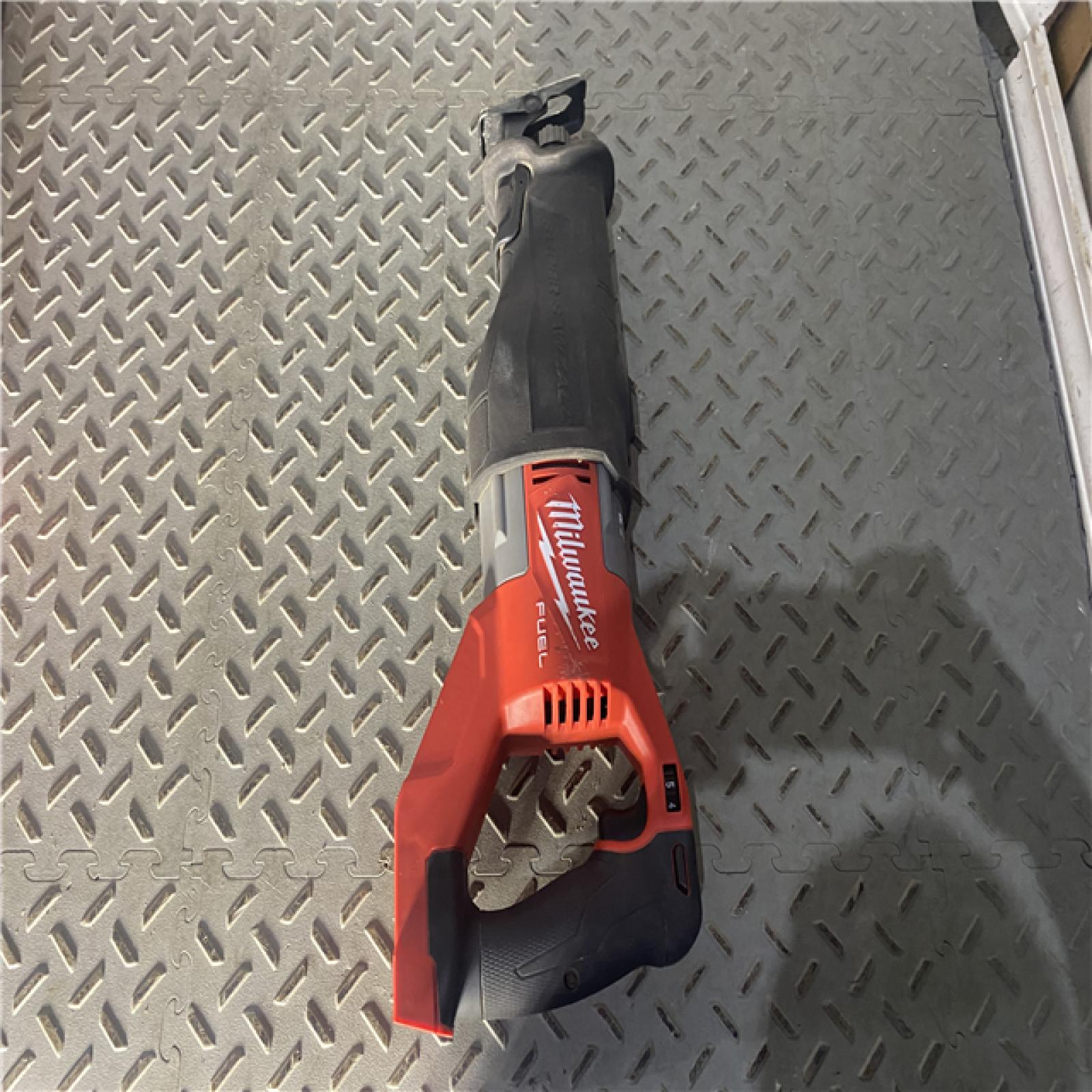 Houston location AS-IS Milwaukee M18 Fuel 18V Brushless Super Sawzall Reciprocating Saw 2722-20 (Bare Tool)