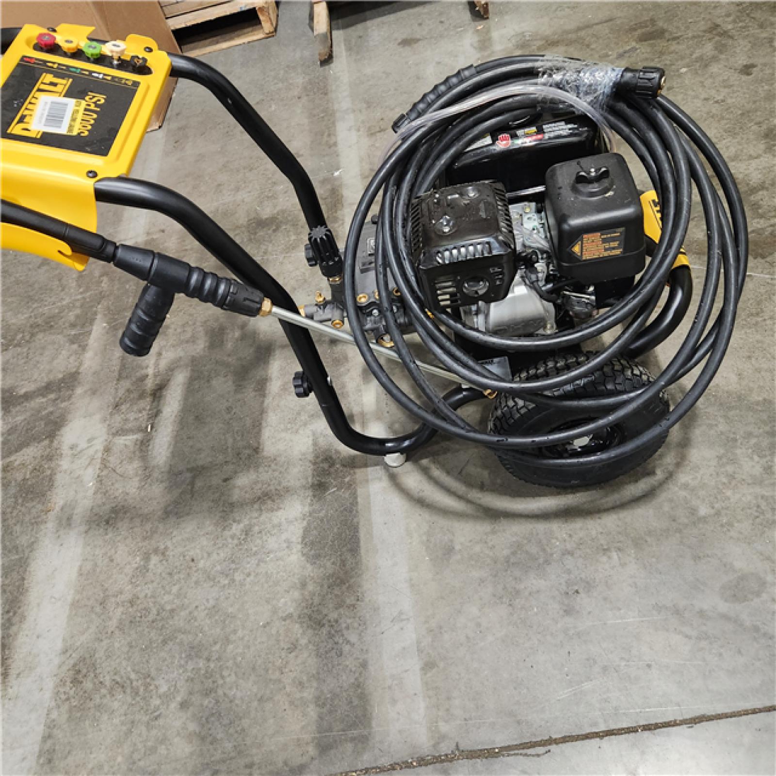 DALLAS LOCATION - AS-IS DEWALT 3600 PSI 2.5 GPM Gas Cold Water Professional Pressure Washer with HONDA GX200 Engine