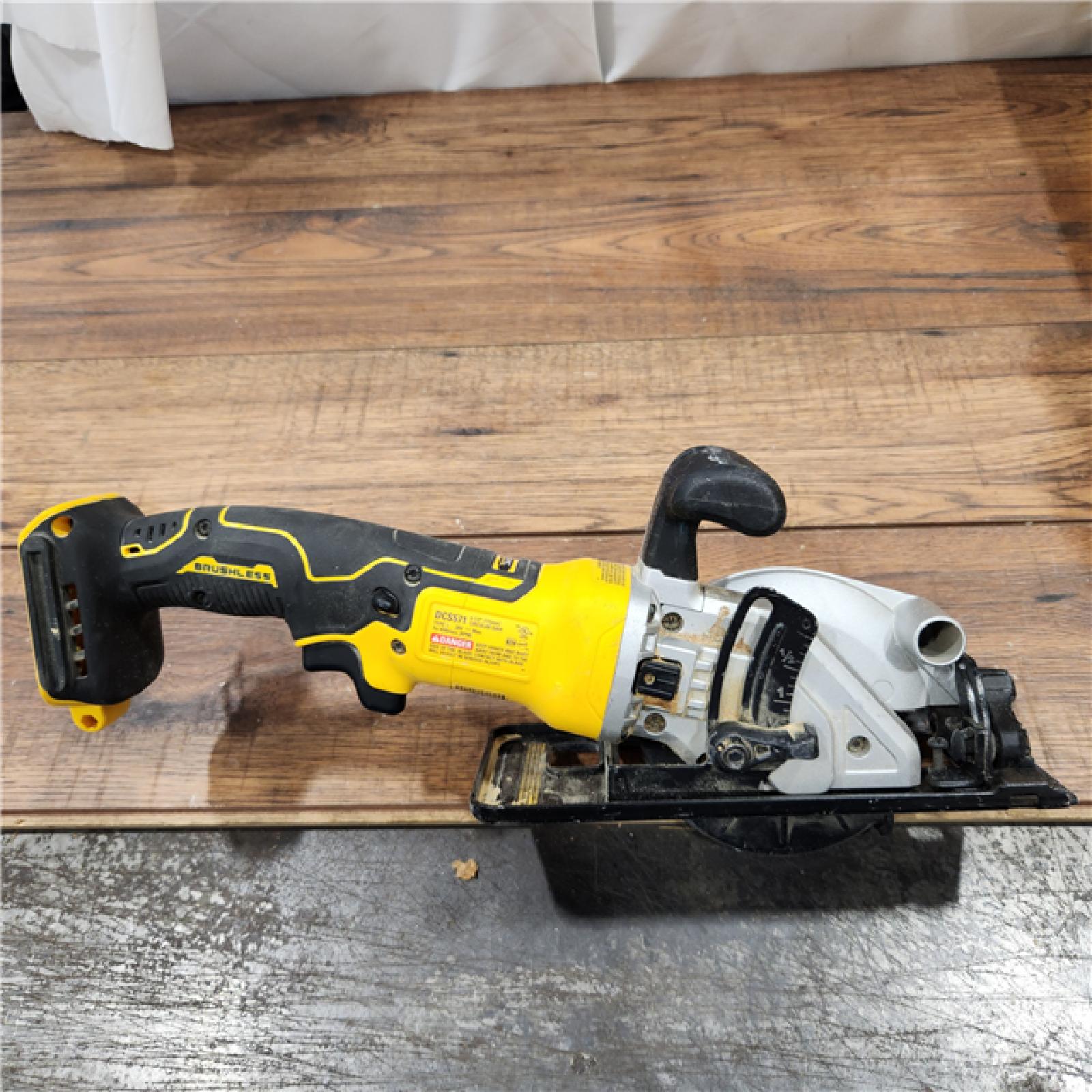 AS-IS ATOMIC 20V MAX Cordless Brushless 4-1/2 in. Circular Saw (Tool Only)