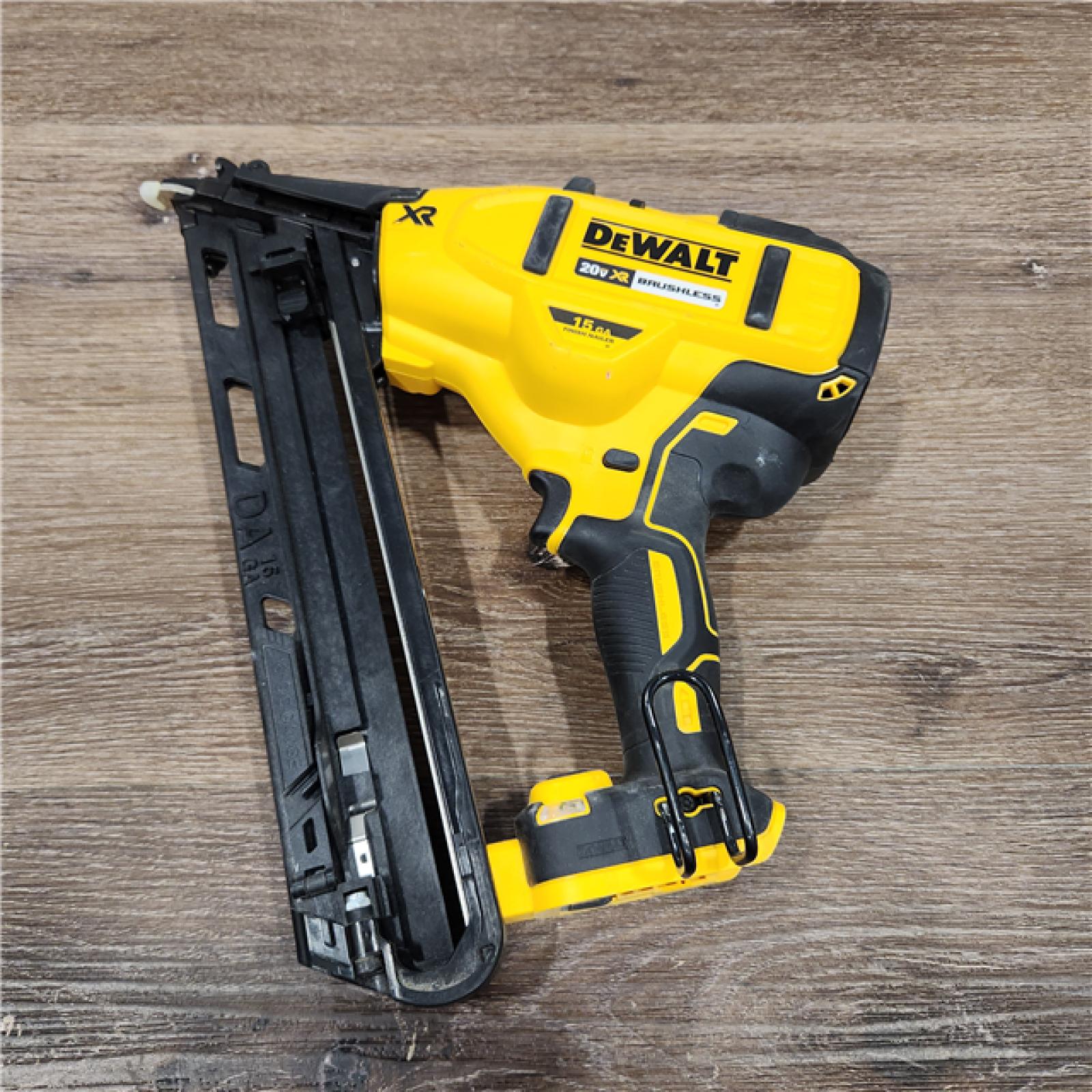 AS-IS DEWALT 20V MAX XR 15 Ga. Cordless 34 Deg Nailer