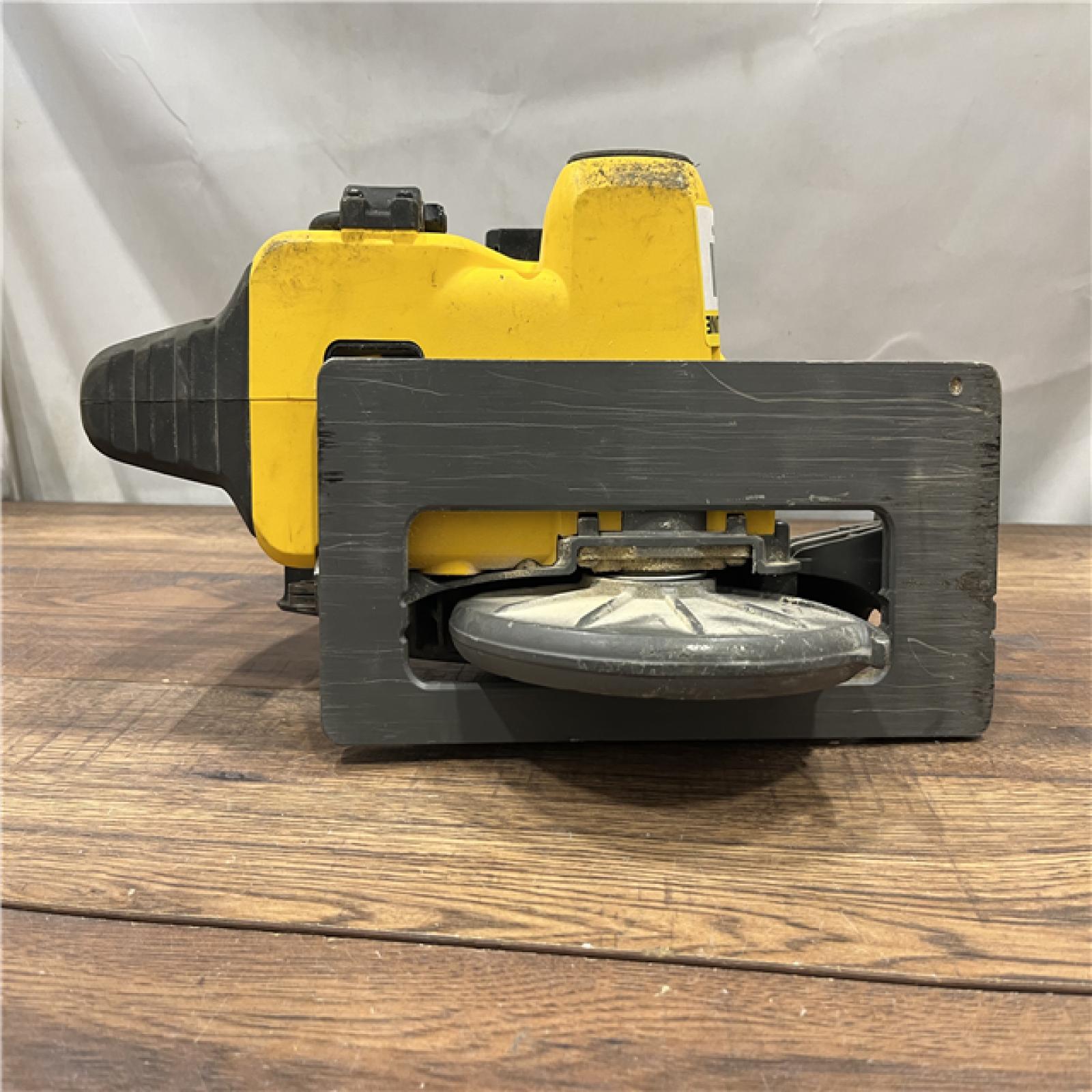 AS-IS DEWALT FLEXVOLT 60V MAX Cordless Brushless 7-1/4 in. Wormdrive Style Circular Saw (Tool Only)