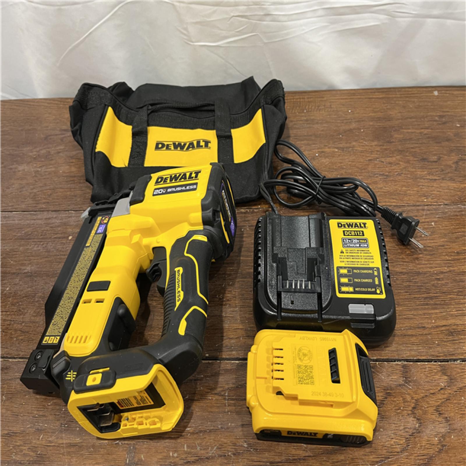 AS-ISDEWALT ATOMIC 20V MAX Lithium Ion Cordless 23 Gauge Pin Nailer Kit with 3.0Ah Battery and Charger