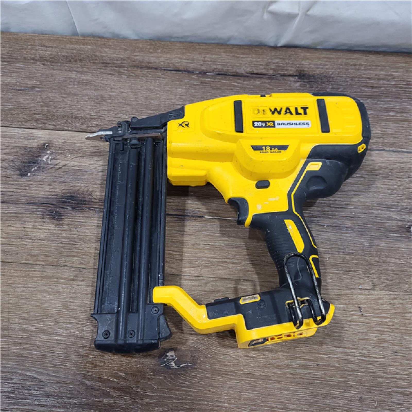 AS-IS DEWALT 20V MAX XR 18 Gauge Brad Nailer Kit