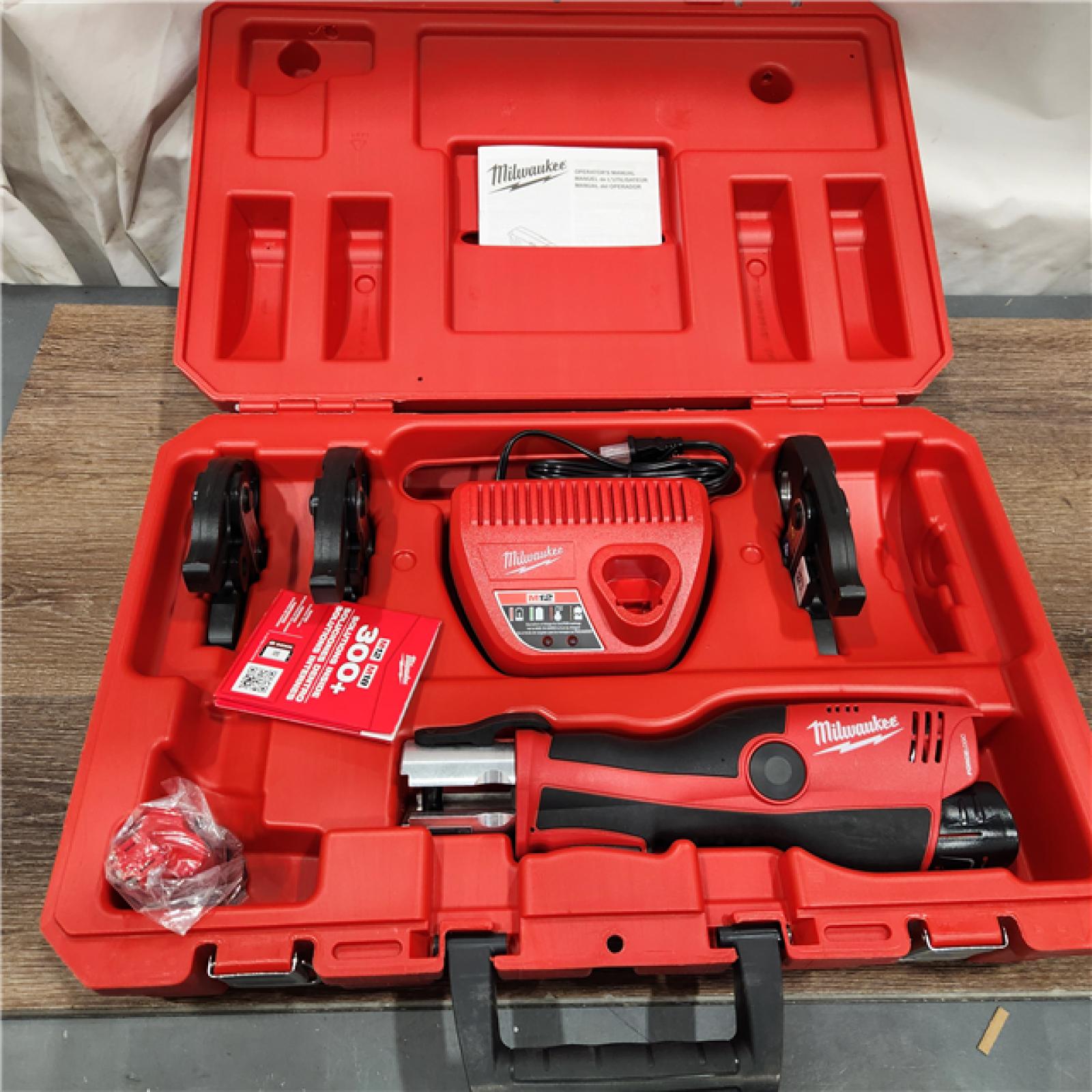 AS-IS Milwaukee M12 Force Logic Press Tool 1/2 in. to 1 in. Kit