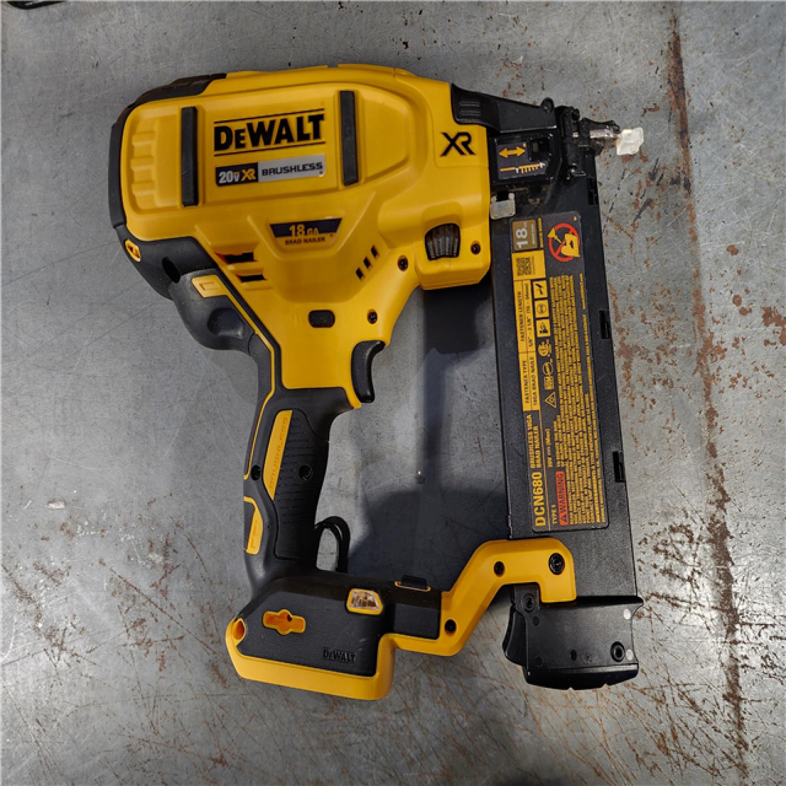 HOUSTON LOCATION - AS-IS DEWALT 20V MAX XR 18 Gauge Brad Nailer Kit