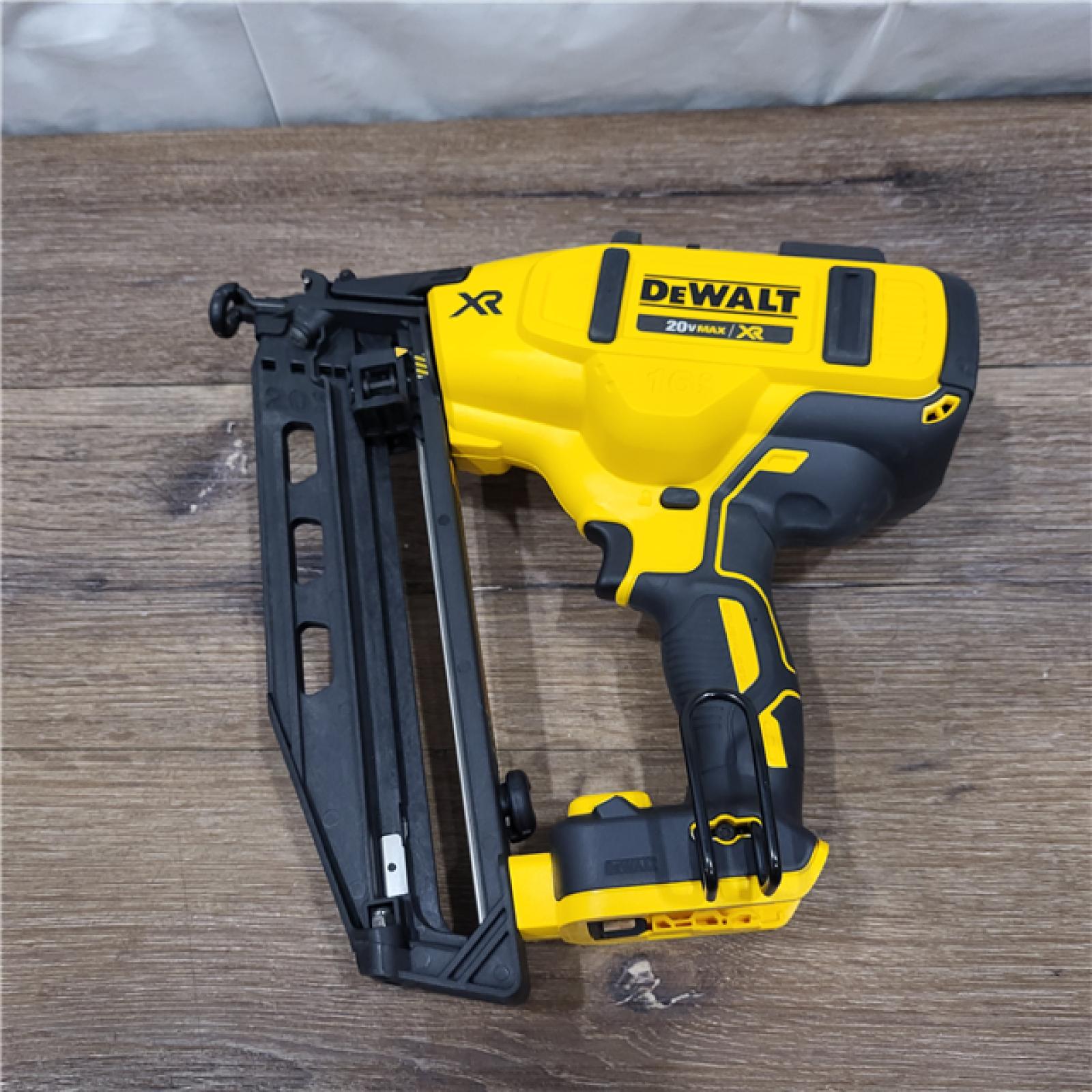 AS-IS DeWalt DCN660D1 20V 16 Gauge Cordless Angled Finish Nailer Kit W/ 2Ah Battery