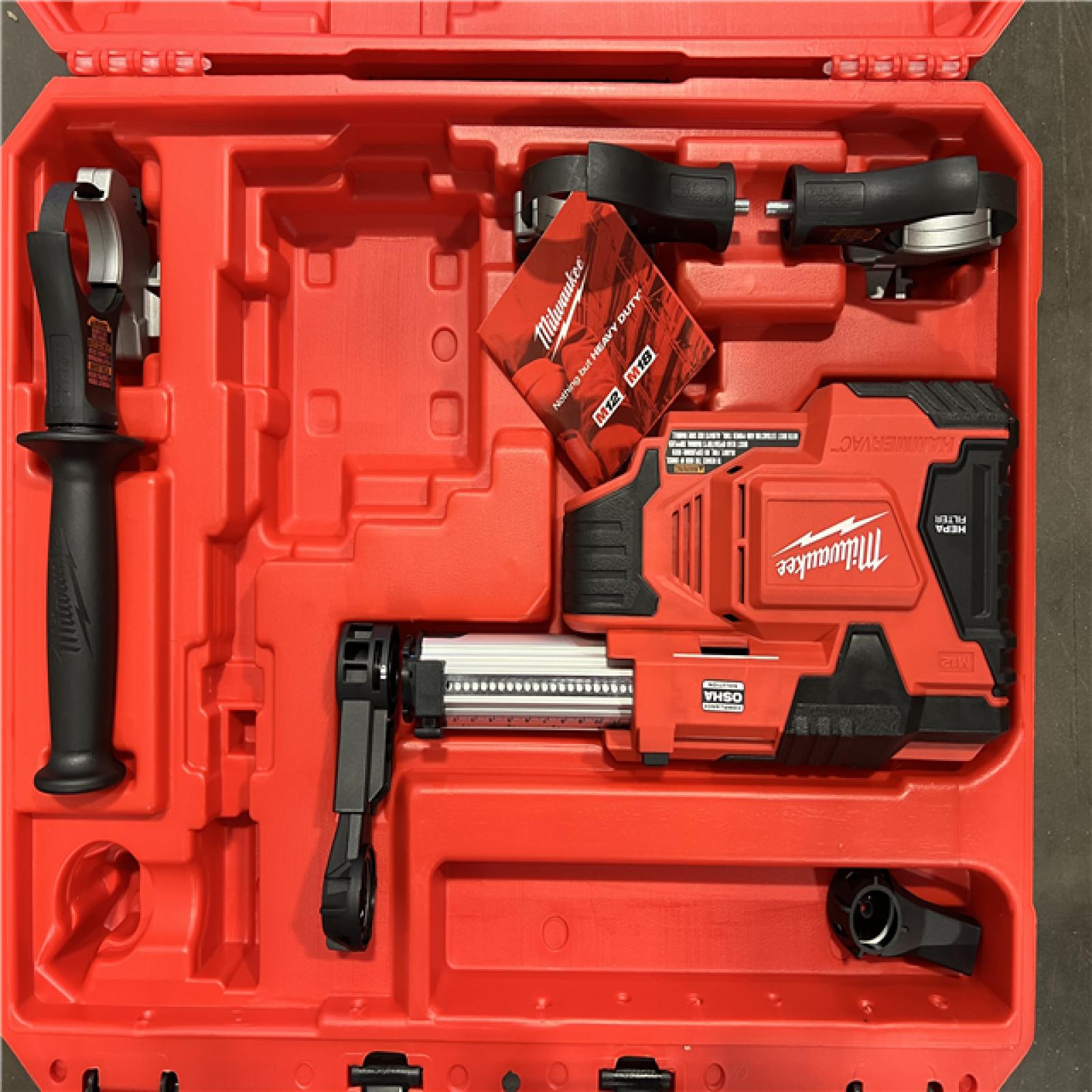 NEW! - Milwaukee M12 HAMMERVAC Dust Extractor Kit