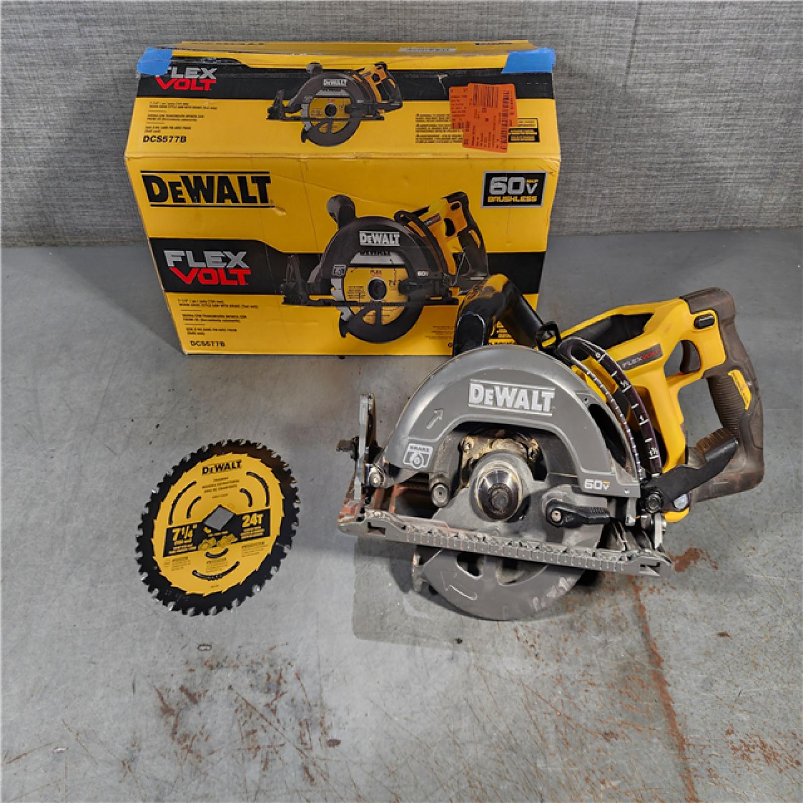 HOUSTON LOCATION - AS-IS DEWALT FLEXVOLT 60V MAX Cordless Brushless 7-1/4 in. Wormdrive Style Circular Saw (Tool Only)