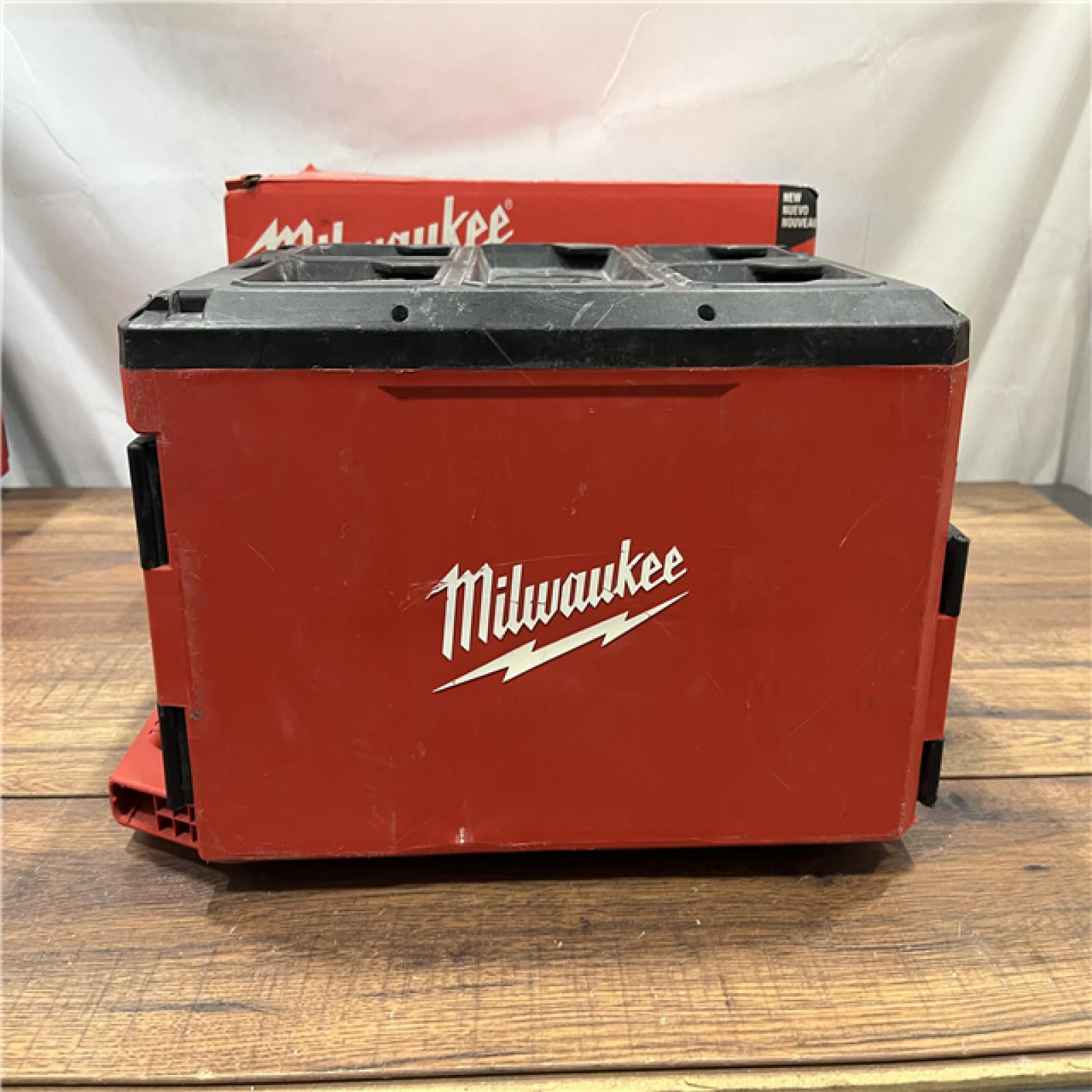 AS-IS Milwaukee M18 PACKOUT Light/Charger