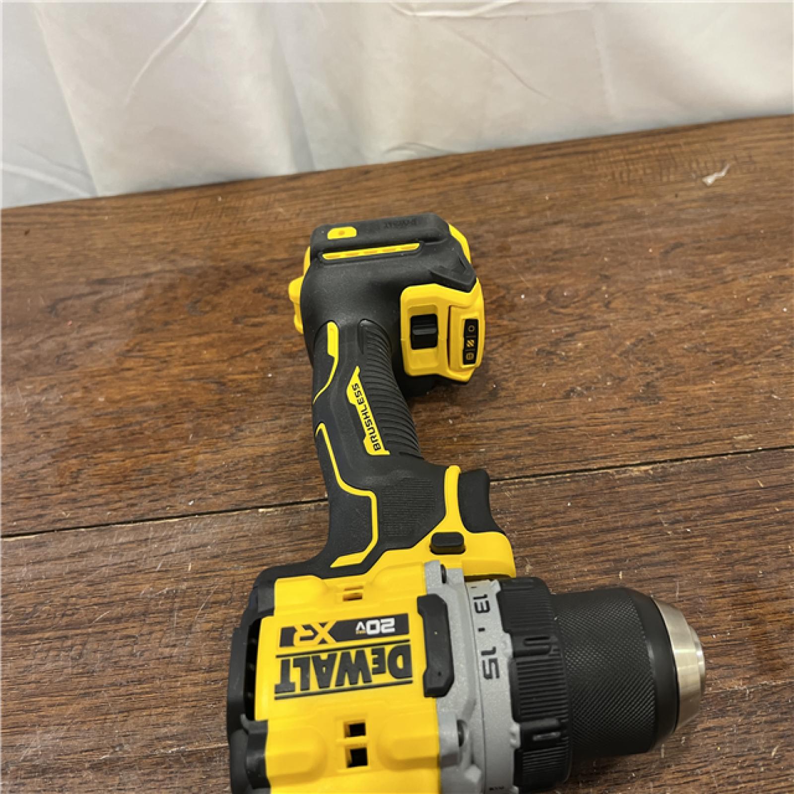 AS-ISDEWALT 20V MAX XR Brushless Cordless 1/2 Drill/Driver Kit