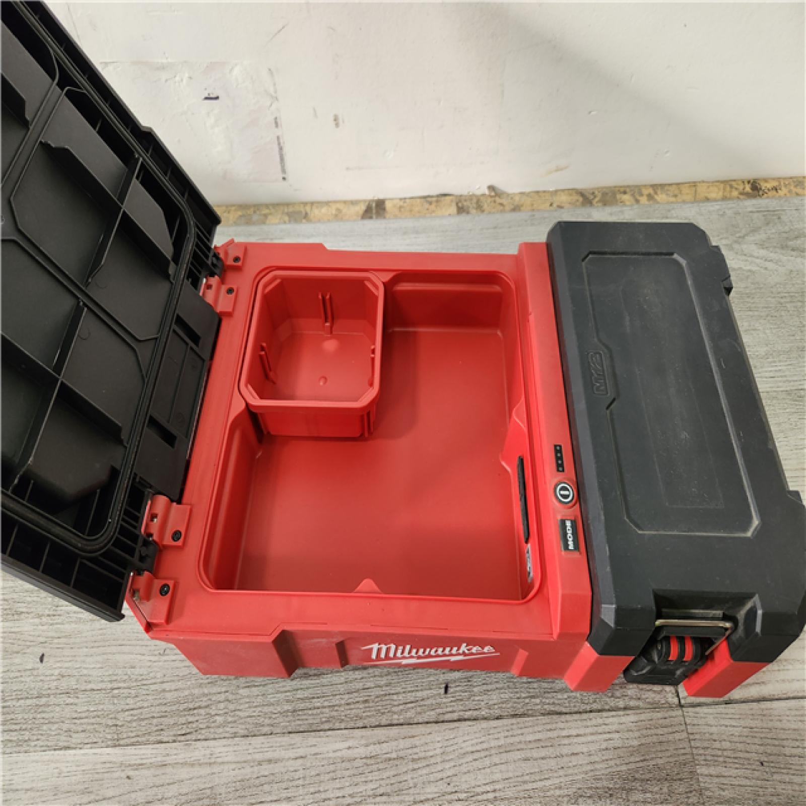 Phoenix Location Milwaukee M12 12-Volt Lithium-Ion Cordless PACKOUT Flood Light w/USB Charging (Tool Only)