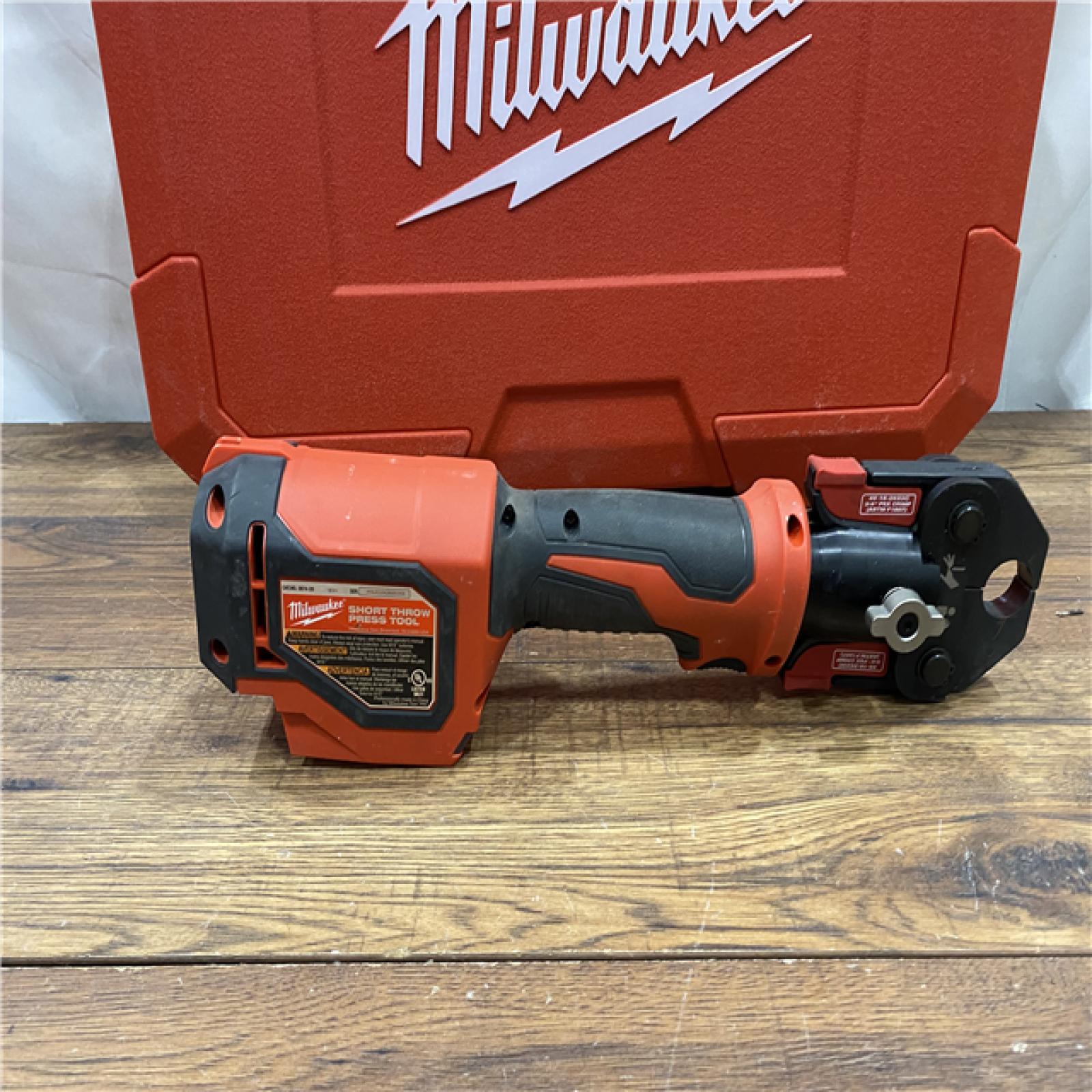 AS IS M18 18V Lithium-Ion Cordless Short Throw Press Tool Kit with 3 PEX Crimp Jaws (2) 2.0 Ah Batteries and Charger