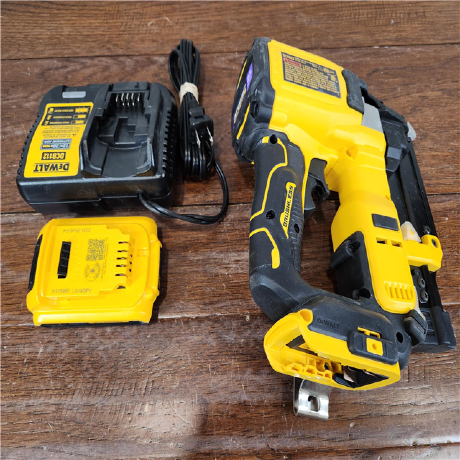 AS-IS DEWALT ATOMIC COMPACT 20V MAX Brushless Cordless 23 Ga. Pin Nailer Kit