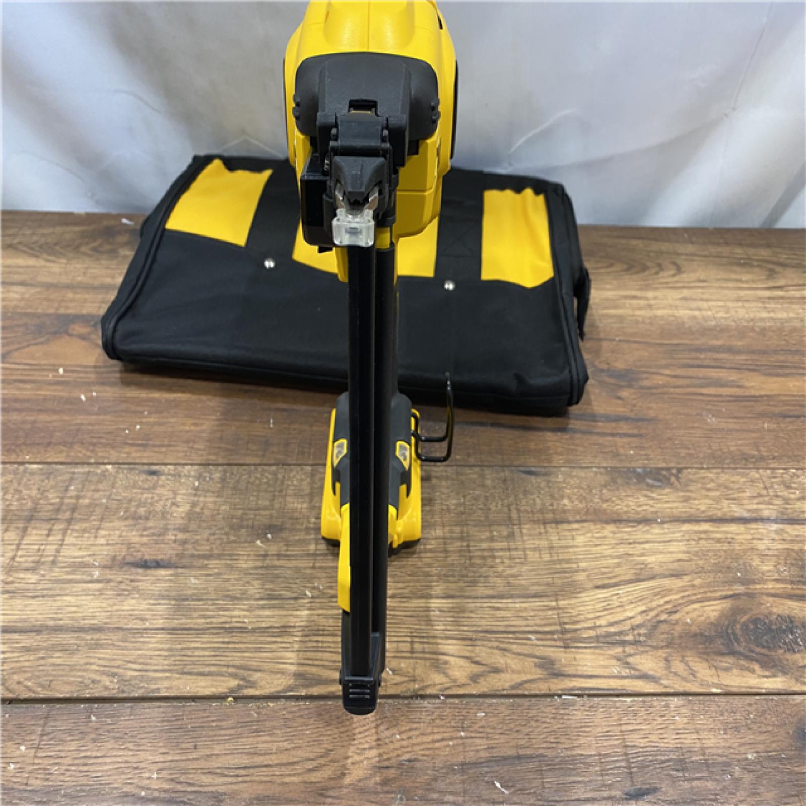 AS IS DEWALT 20V MAX XR 18 Gauge Brad Nailer Kit