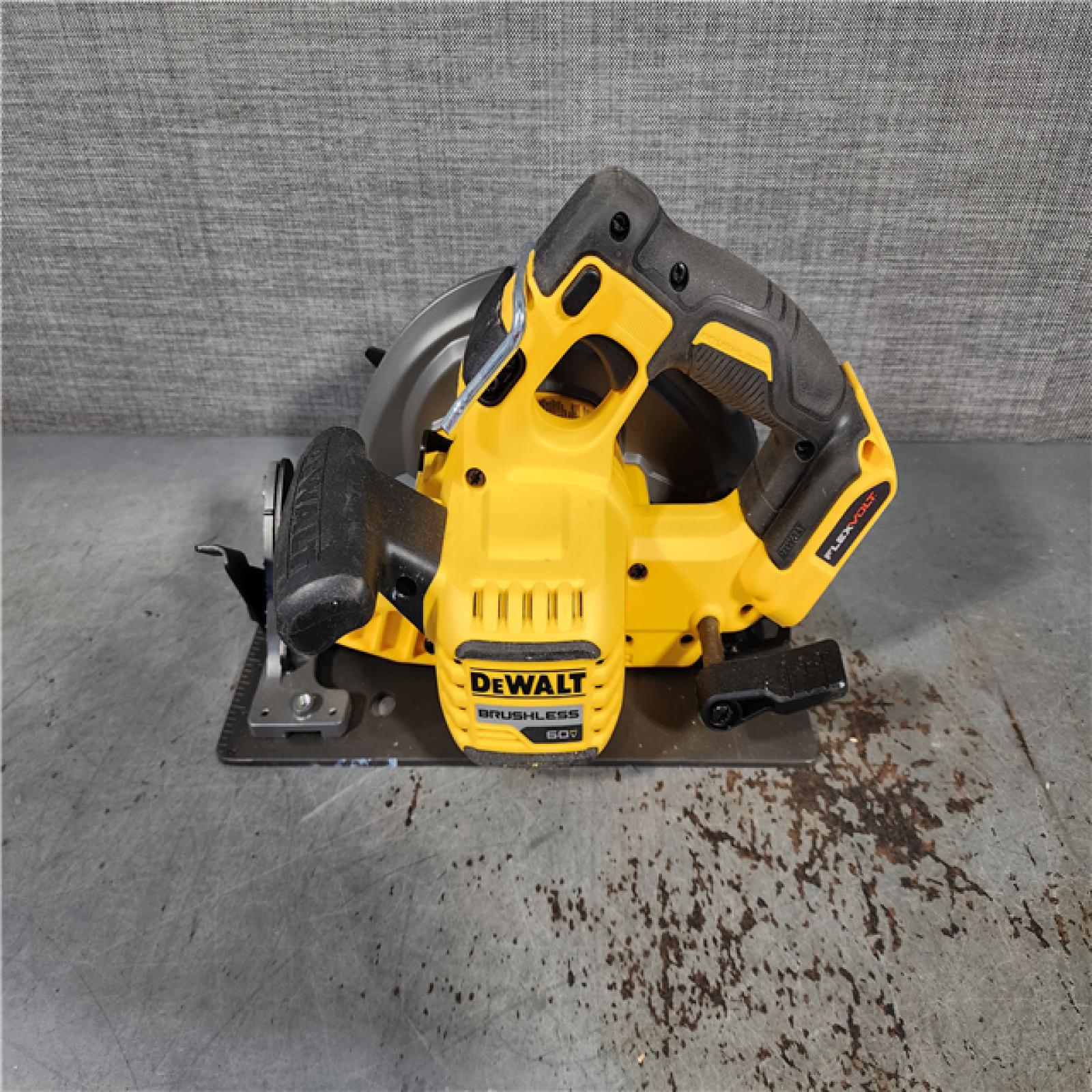 HOUSTON LOCATION - AS-IS DeWALT Flexvolt Max 7-1/4  60V Brushless Circular Saw DCS578B (Bare Tool)