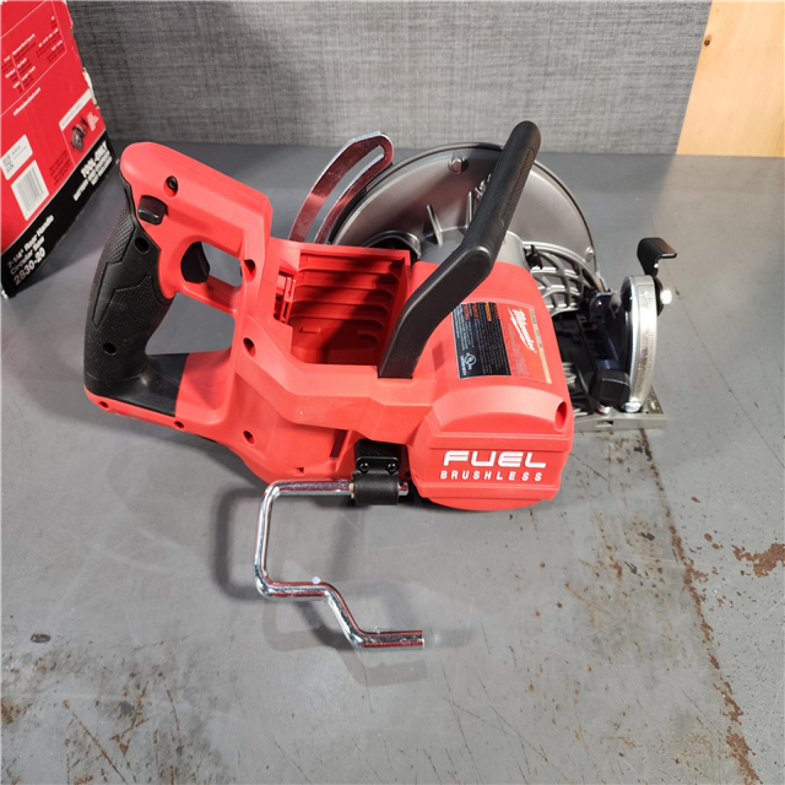 HOUSTON LOCATION - AS-IS (APPEARS LIKE NEW) Milwaukee 2830-20 Rear Handle Circular Saw M18 FUEL 7-1/4  Cordless Brushless (Tool Only)