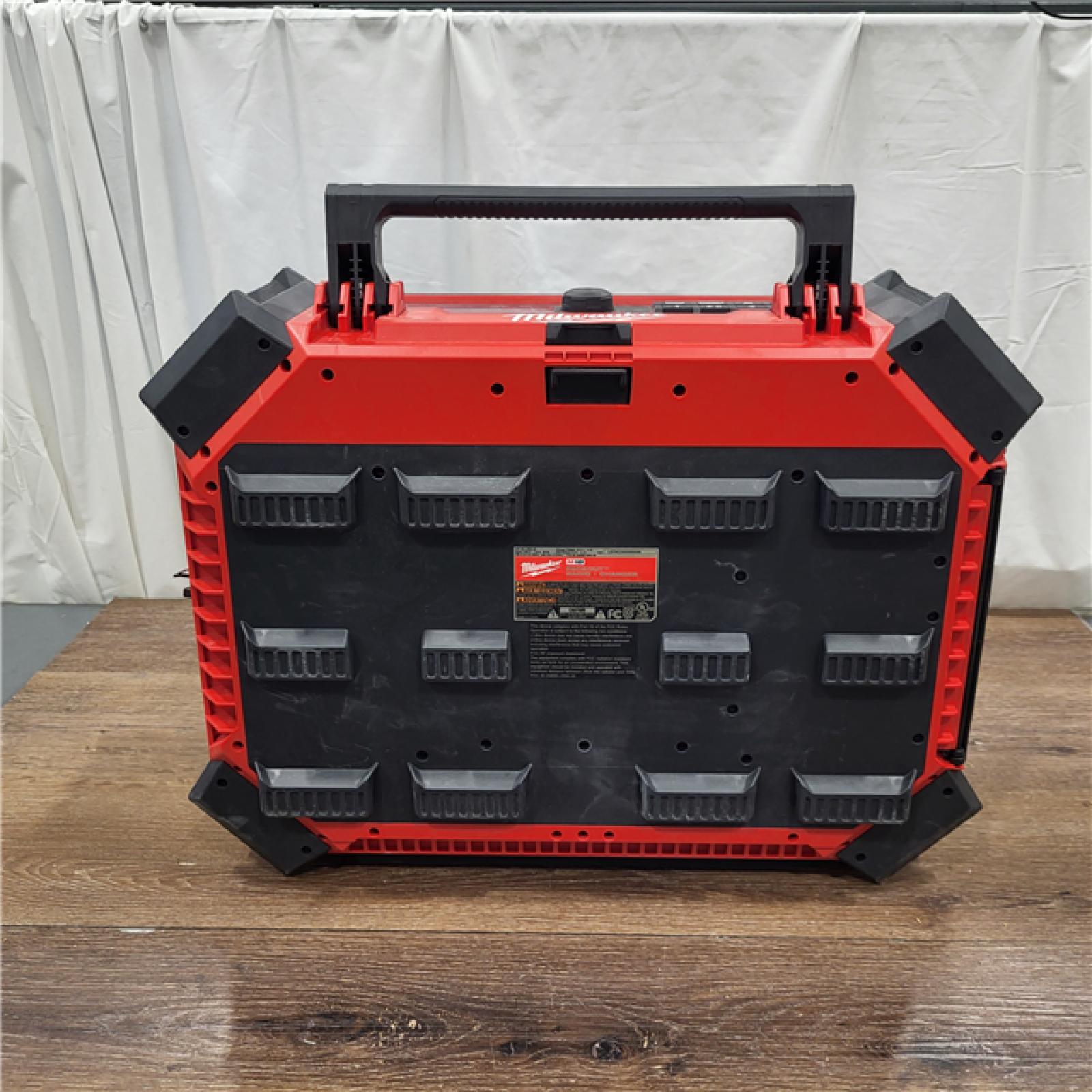 AS-IS Milwaukee 2950-20 18V M18 PACKOUT Lithium-Ion Cordless Radio + Charger (Tool Only)