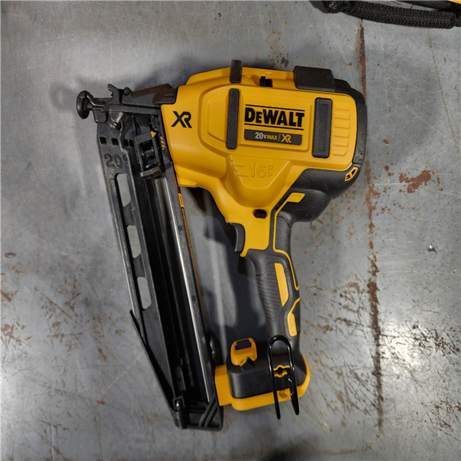 HOUSTON LOCATION - AS-IS DeWalt DCN660D1 20V 16 Gauge Cordless Angled Finish Nailer Kit W/ 2Ah Battery