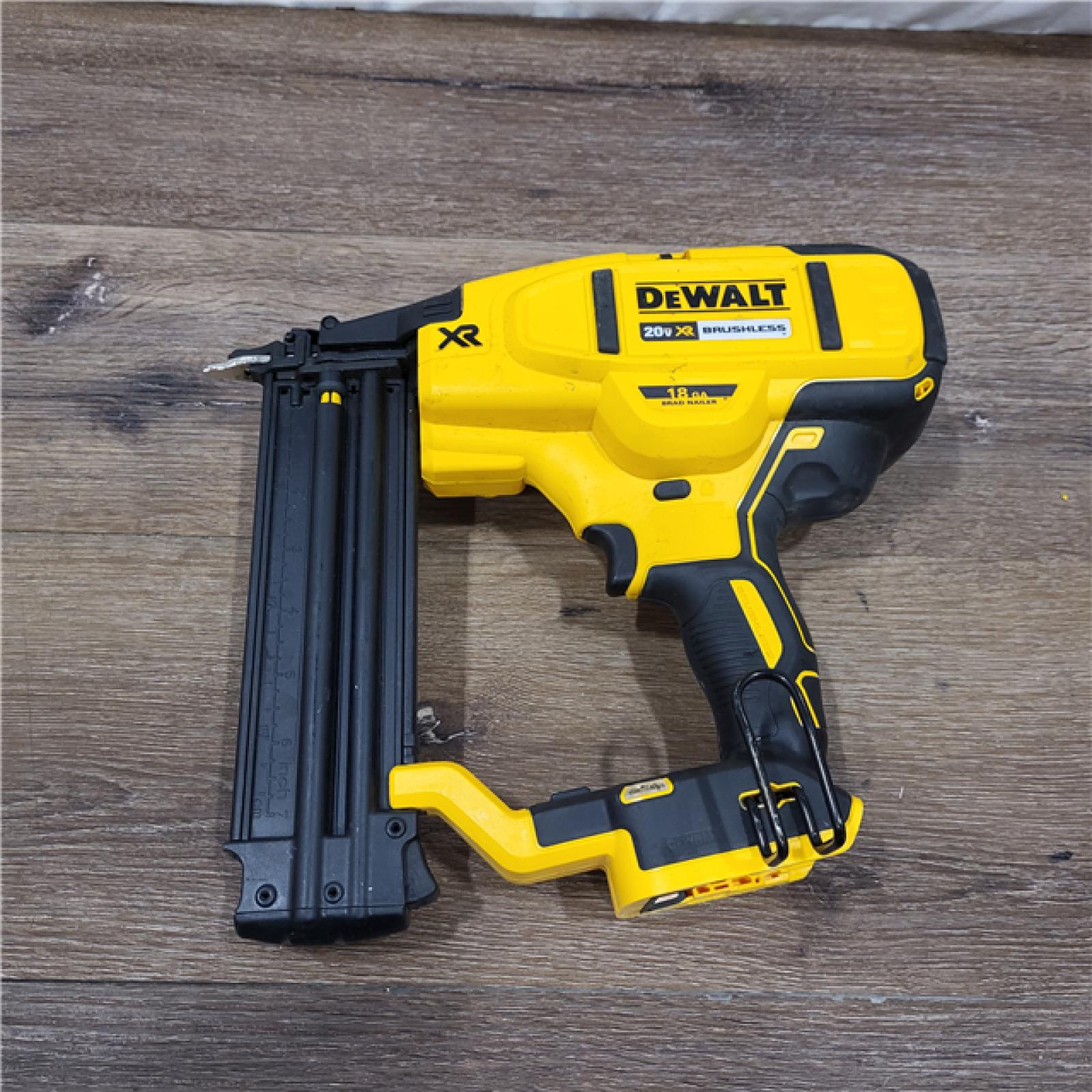 AS-IS DEWALT 20V MAX XR 18 Gauge Brad Nailer Kit